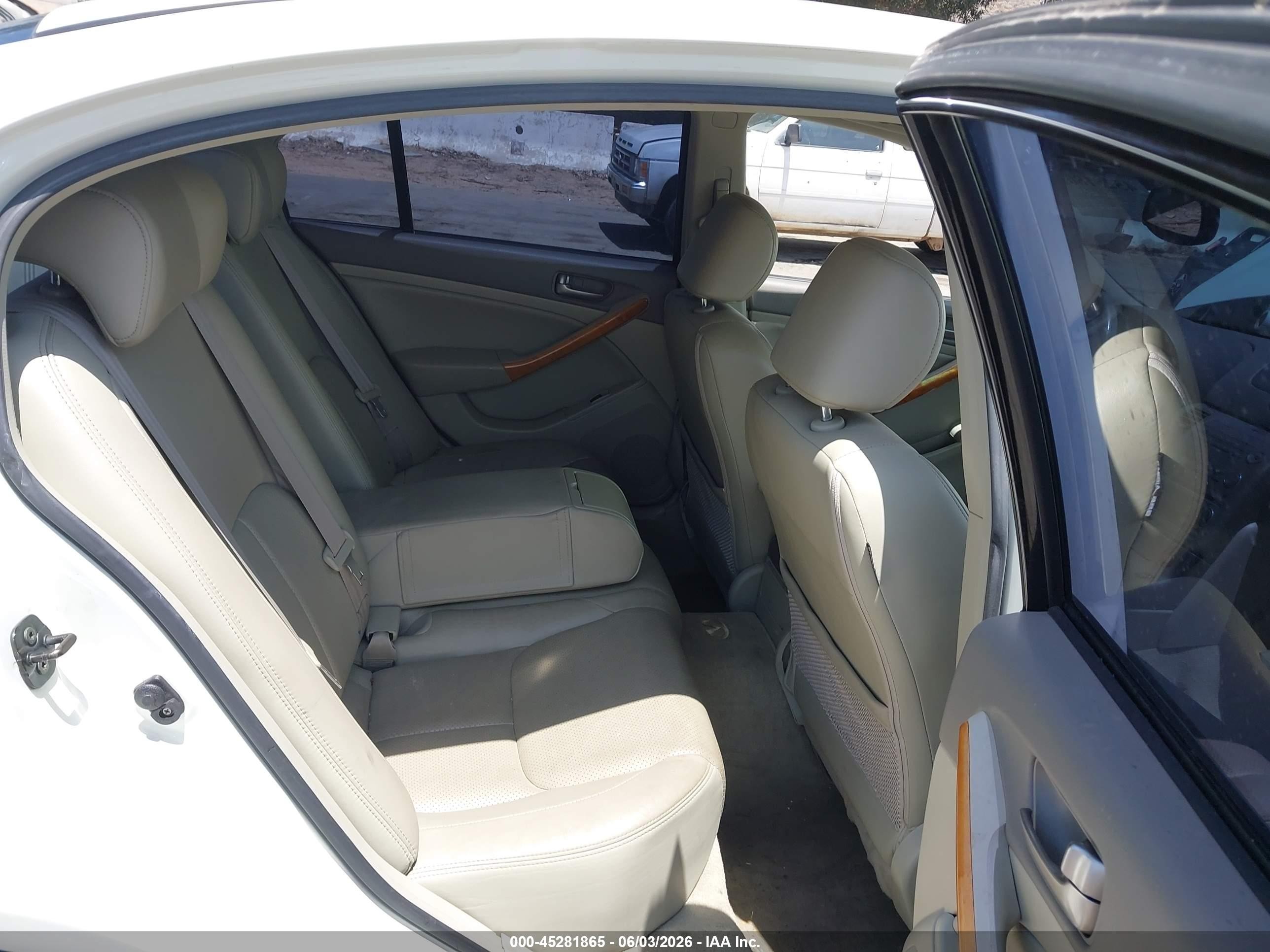 2004 Infiniti G35x   Белый vin: JNKCV51F24M708925