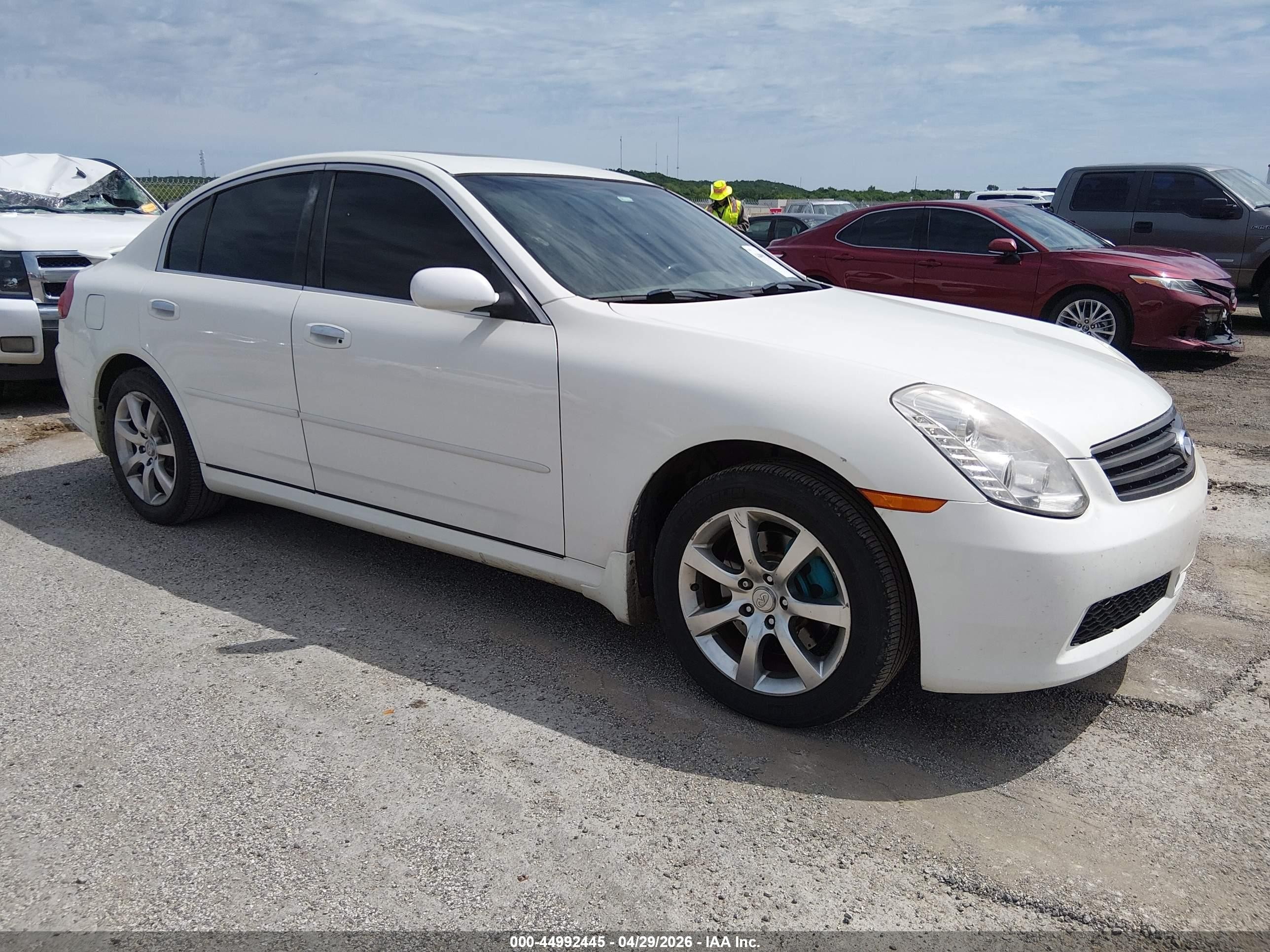 2006 Infiniti G35x   White vin: JNKCV51F36M607993
