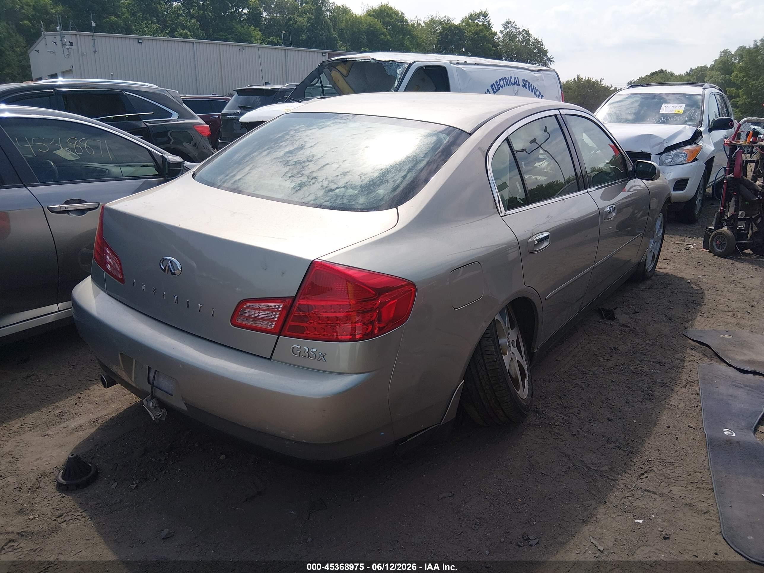 2004 Infiniti G35x Silver vin: JNKCV51F44M717674