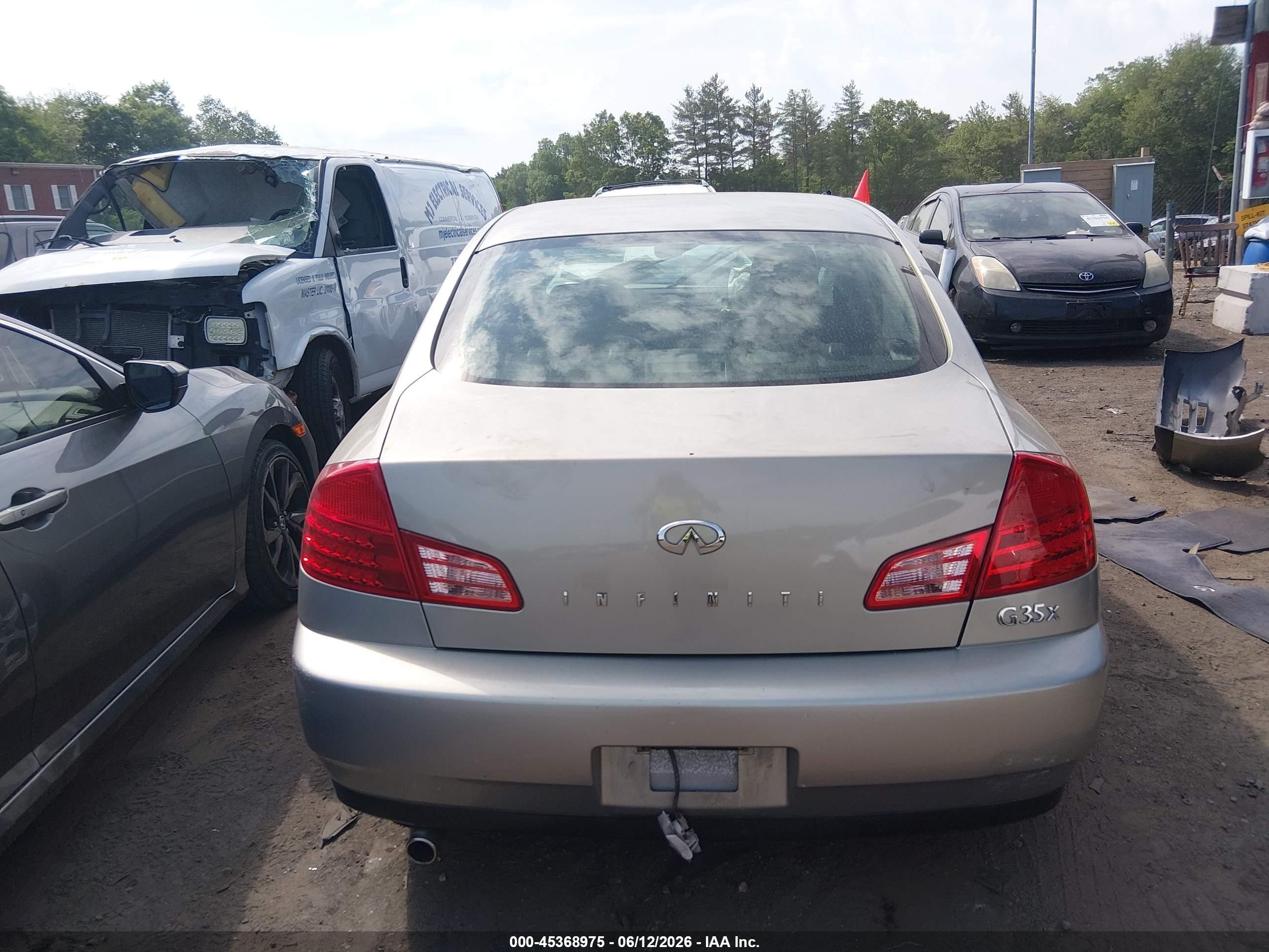 2004 Infiniti G35x Silver vin: JNKCV51F44M717674