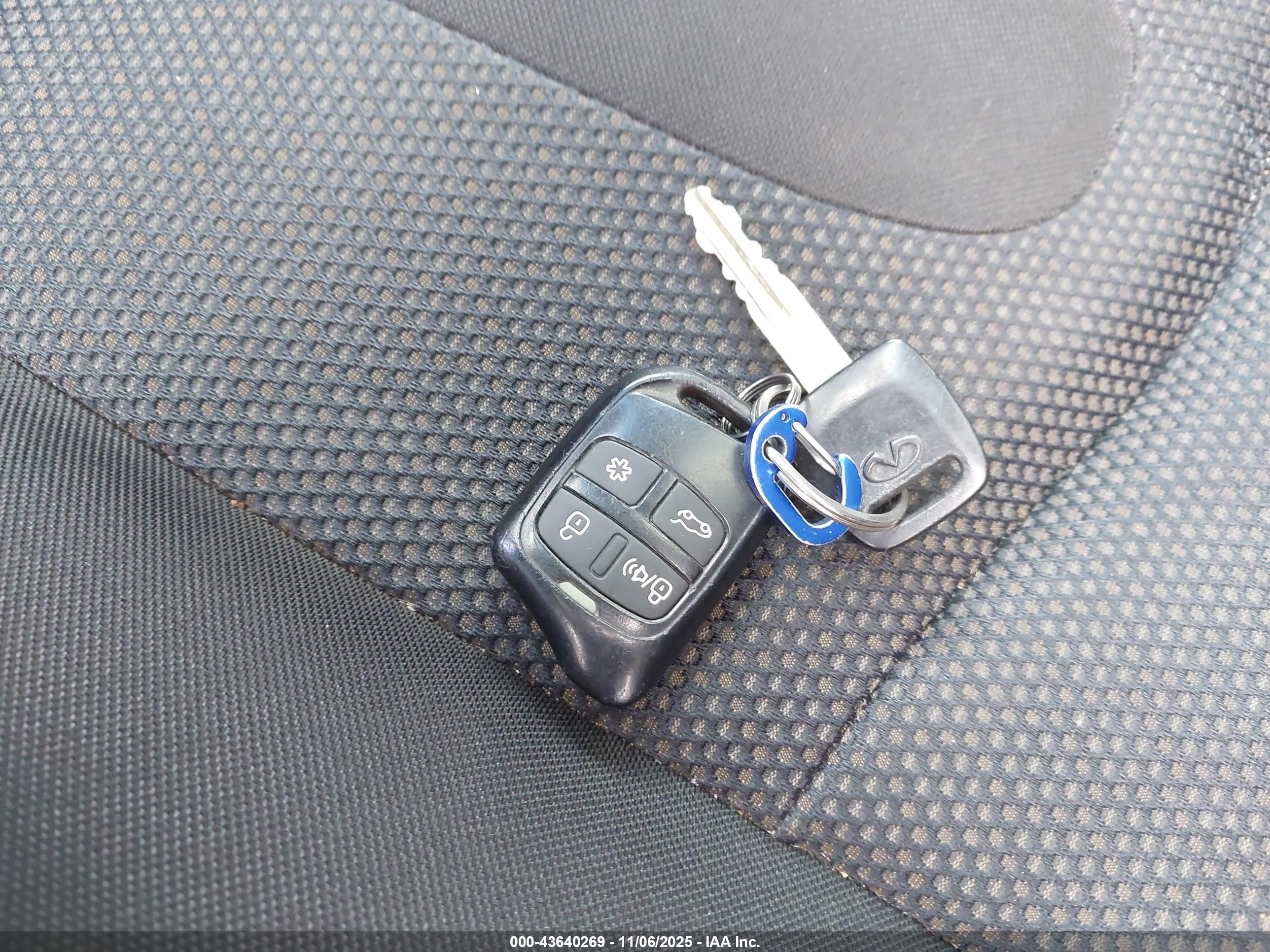 2005 Infiniti G35x   Silver vin: JNKCV51F45M305031
