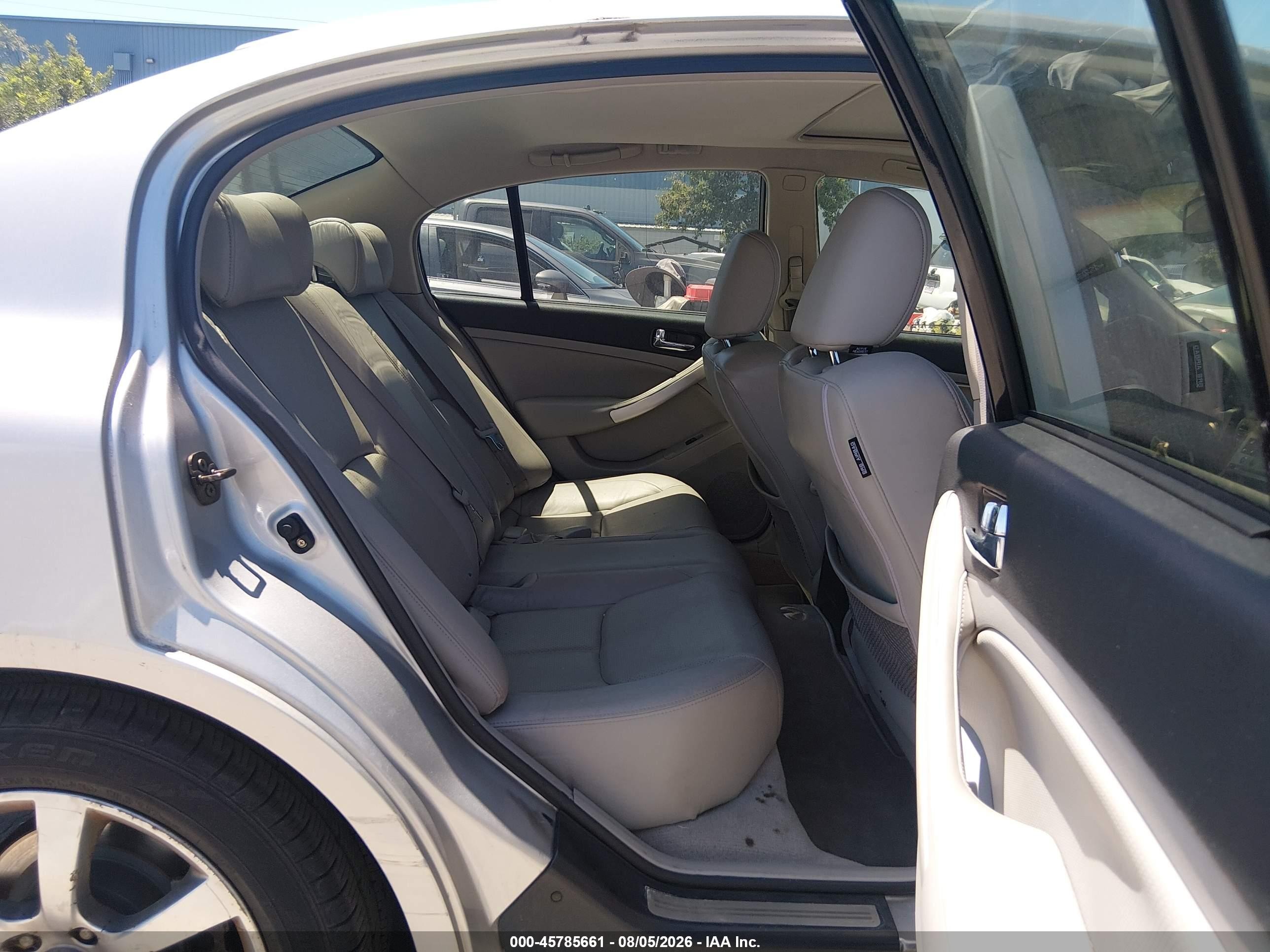 2005 Infiniti G35x   Silver vin: JNKCV51F55M308312
