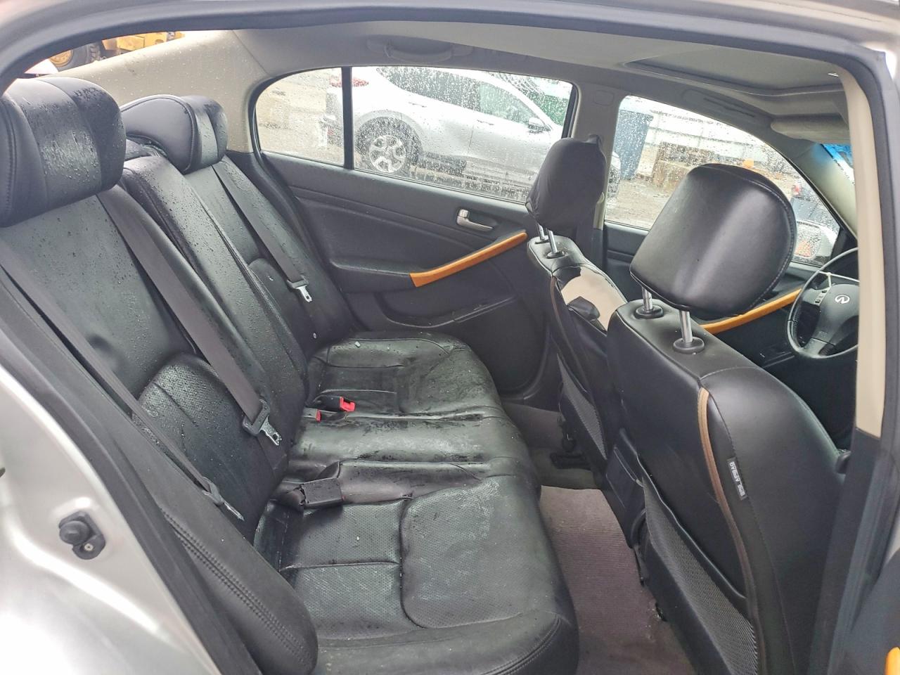 2004 Infiniti G35 Base Silver vin: JNKCV51F74M707530