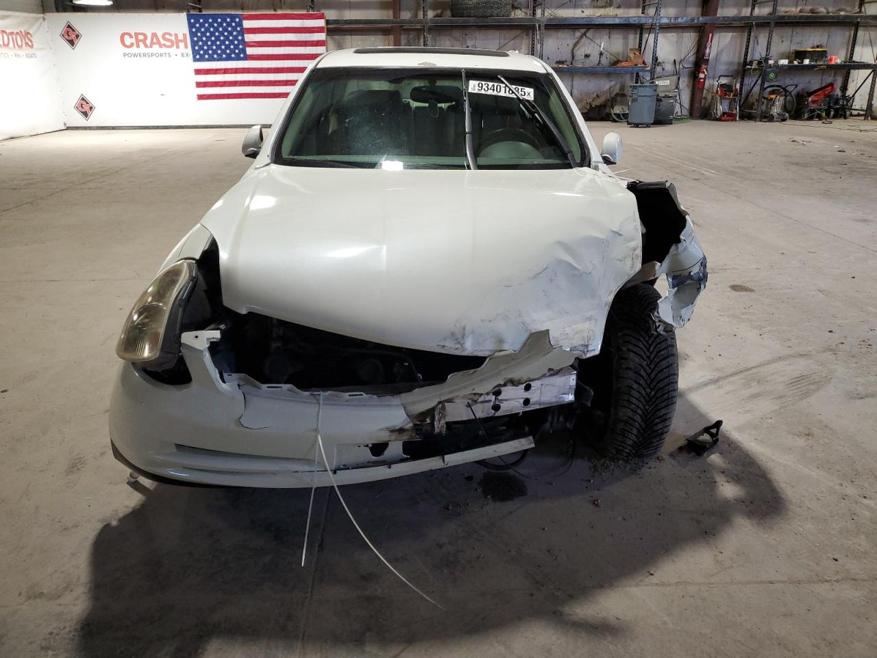 2004 Infiniti G35 White vin: JNKCV51F84M707181