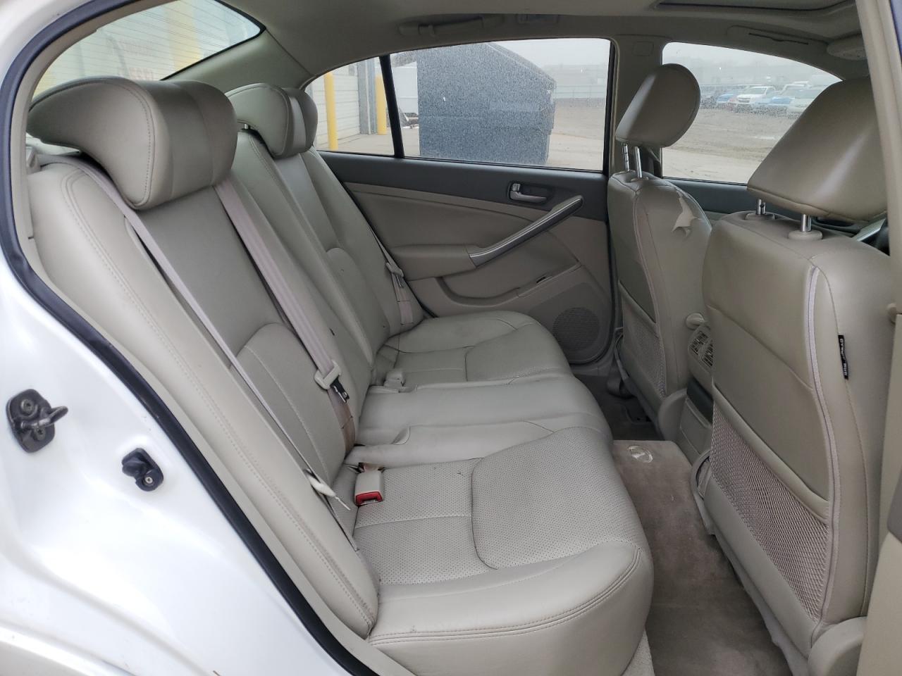 2004 Infiniti G35 White vin: JNKCV51F84M707181