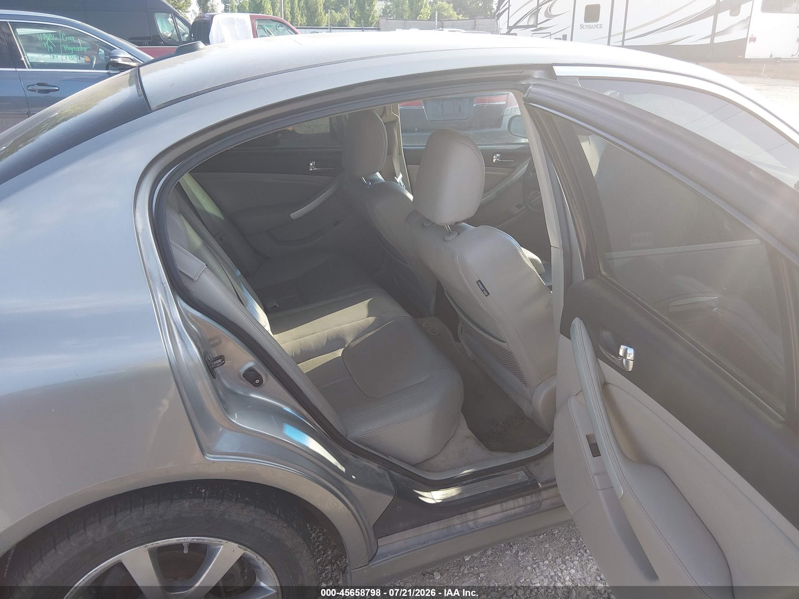 2005 Infiniti G35x   Silver vin: JNKCV51F95M312640