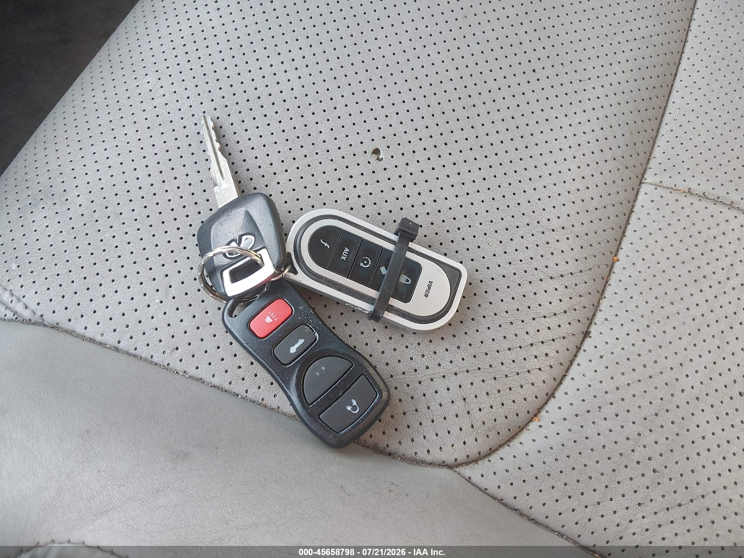 2005 Infiniti G35x   Silver vin: JNKCV51F95M312640