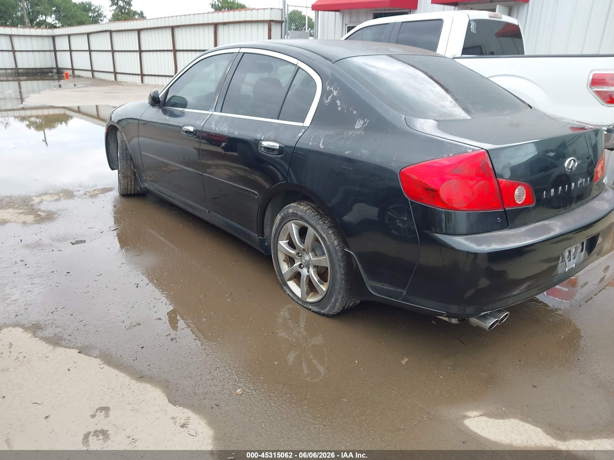 2005 Infiniti G35x   Black vin: JNKCV51F95M316042