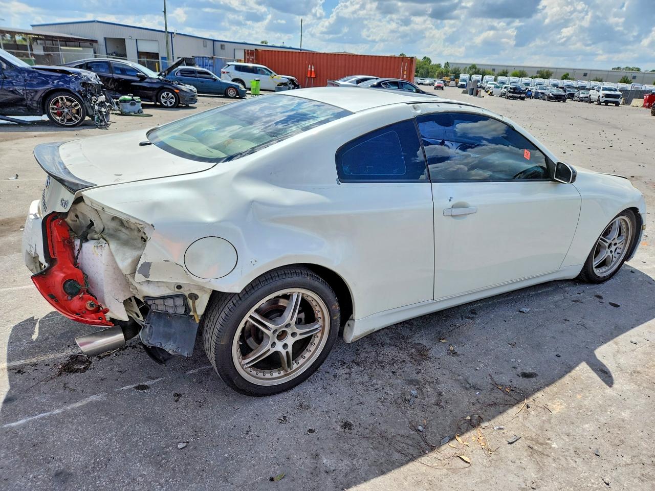 2004 Infiniti G35 Base White vin: JNKCV54E24M805769