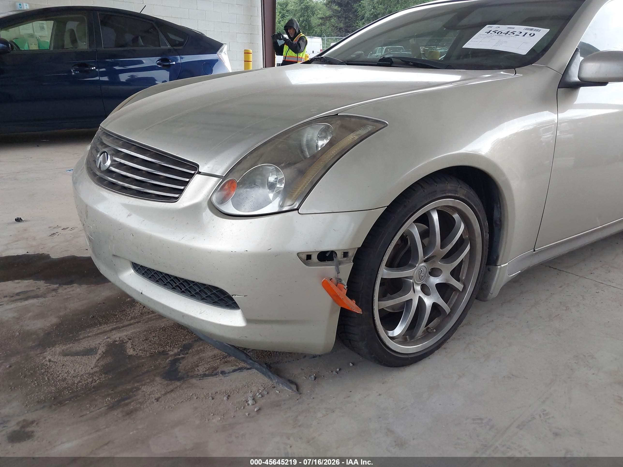 2005 Infiniti G35   Tan vin: JNKCV54E35M416401