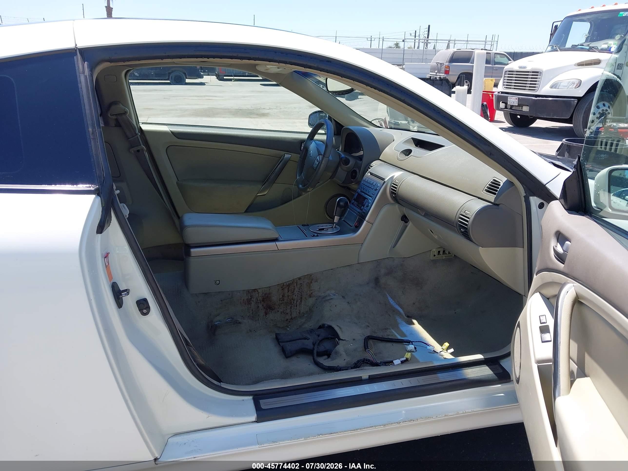 2004 Infiniti G35   White vin: JNKCV54E44M828325