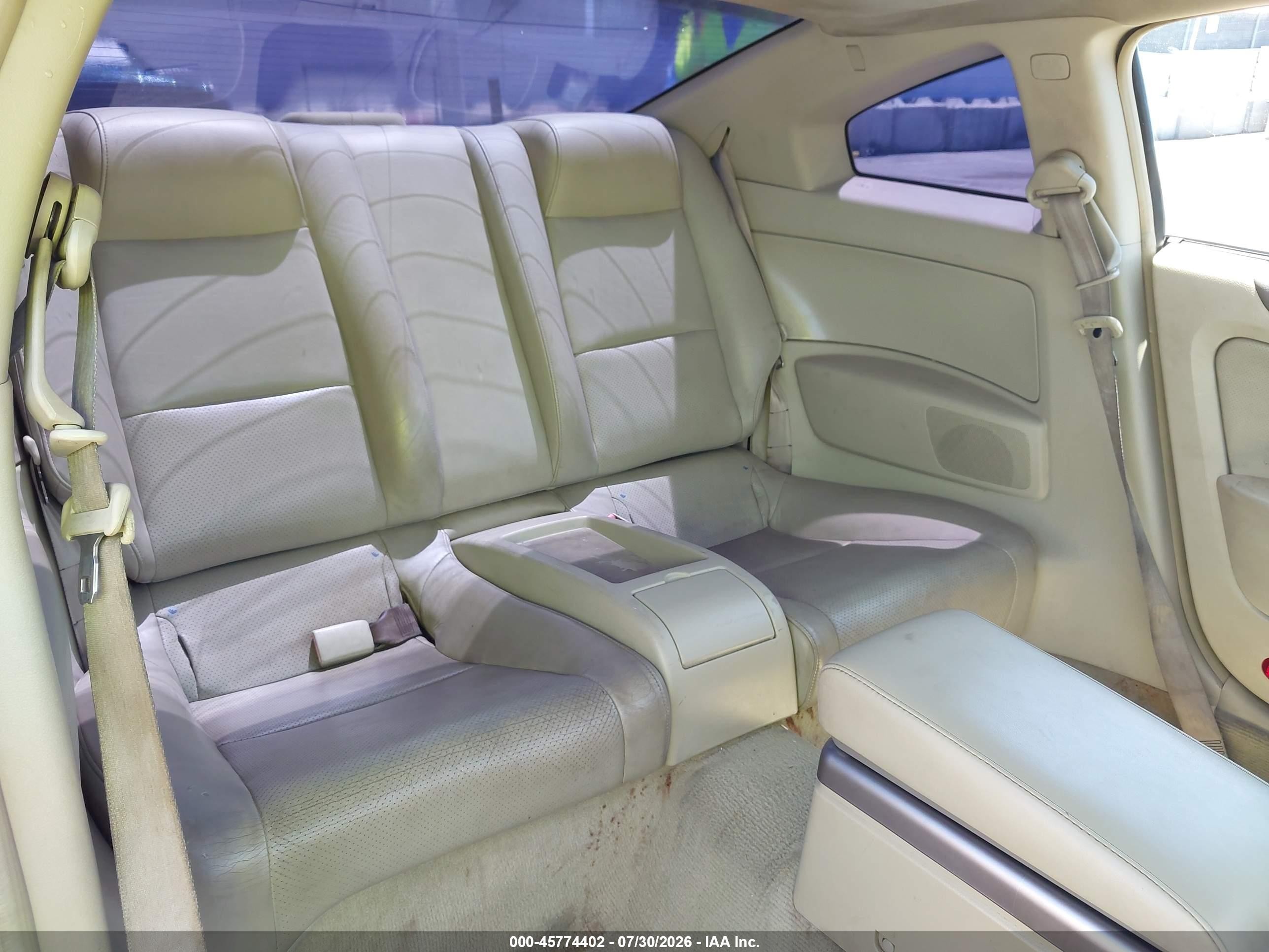 2004 Infiniti G35   White vin: JNKCV54E44M828325