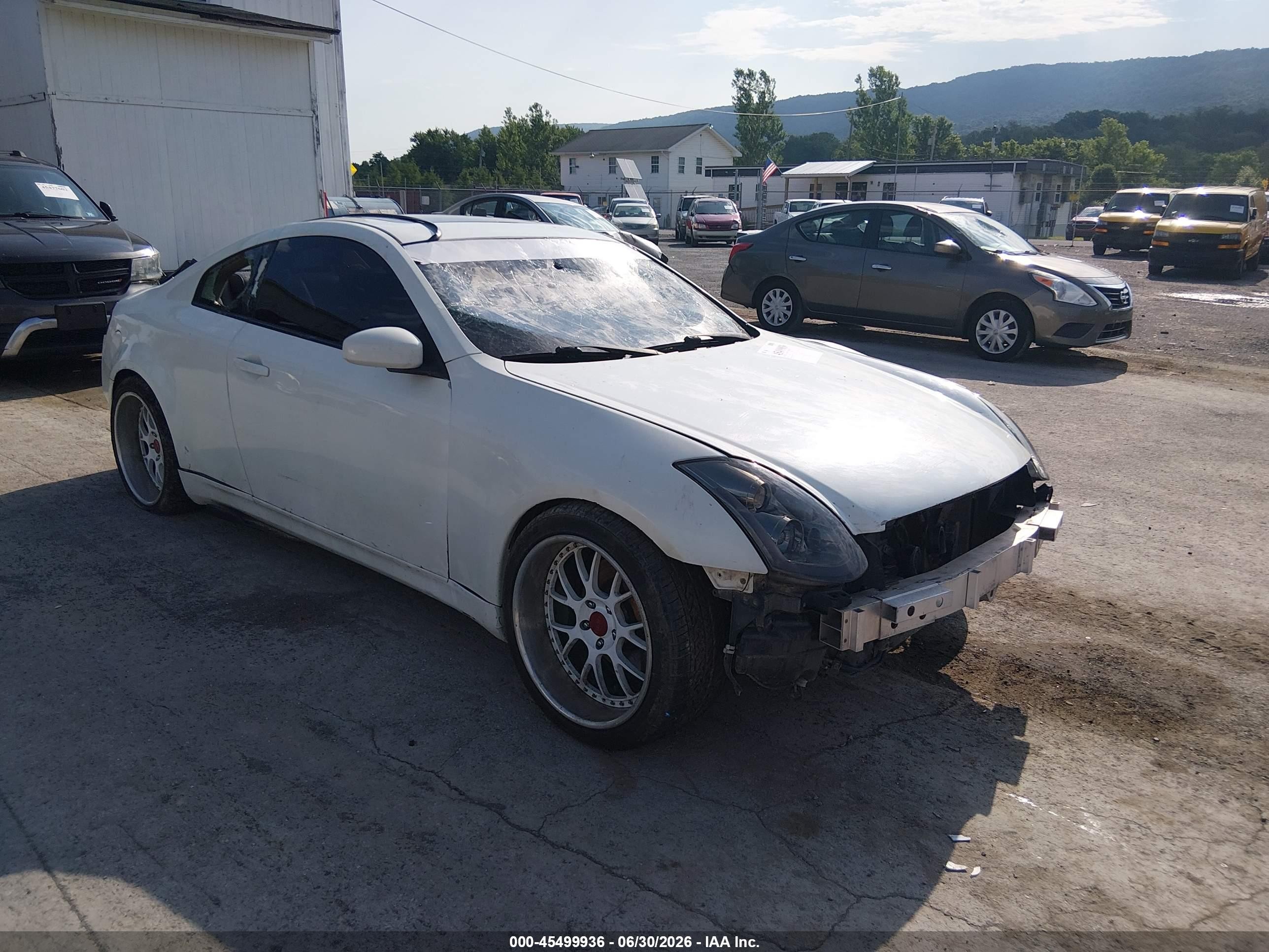 2004 Infiniti G35   White vin: JNKCV54E54M811002