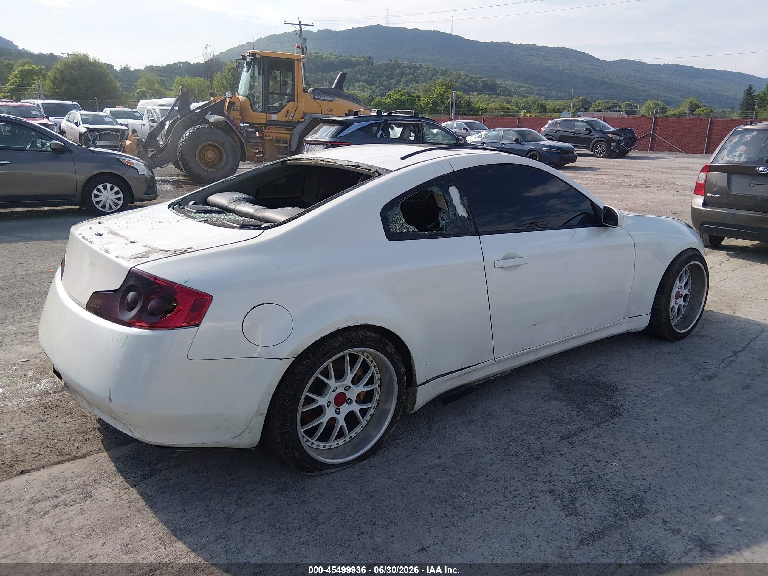 2004 Infiniti G35   White vin: JNKCV54E54M811002