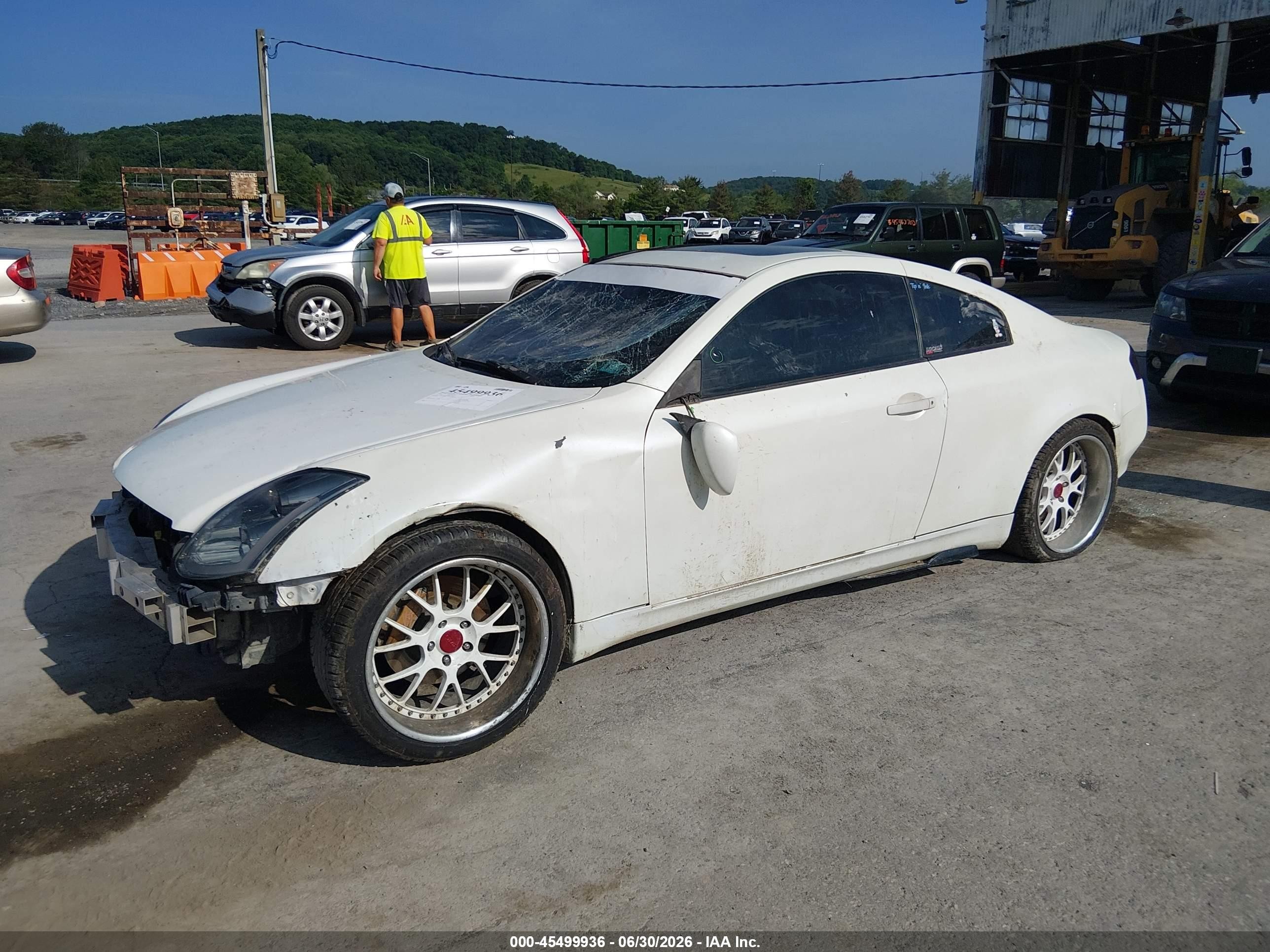2004 Infiniti G35   White vin: JNKCV54E54M811002