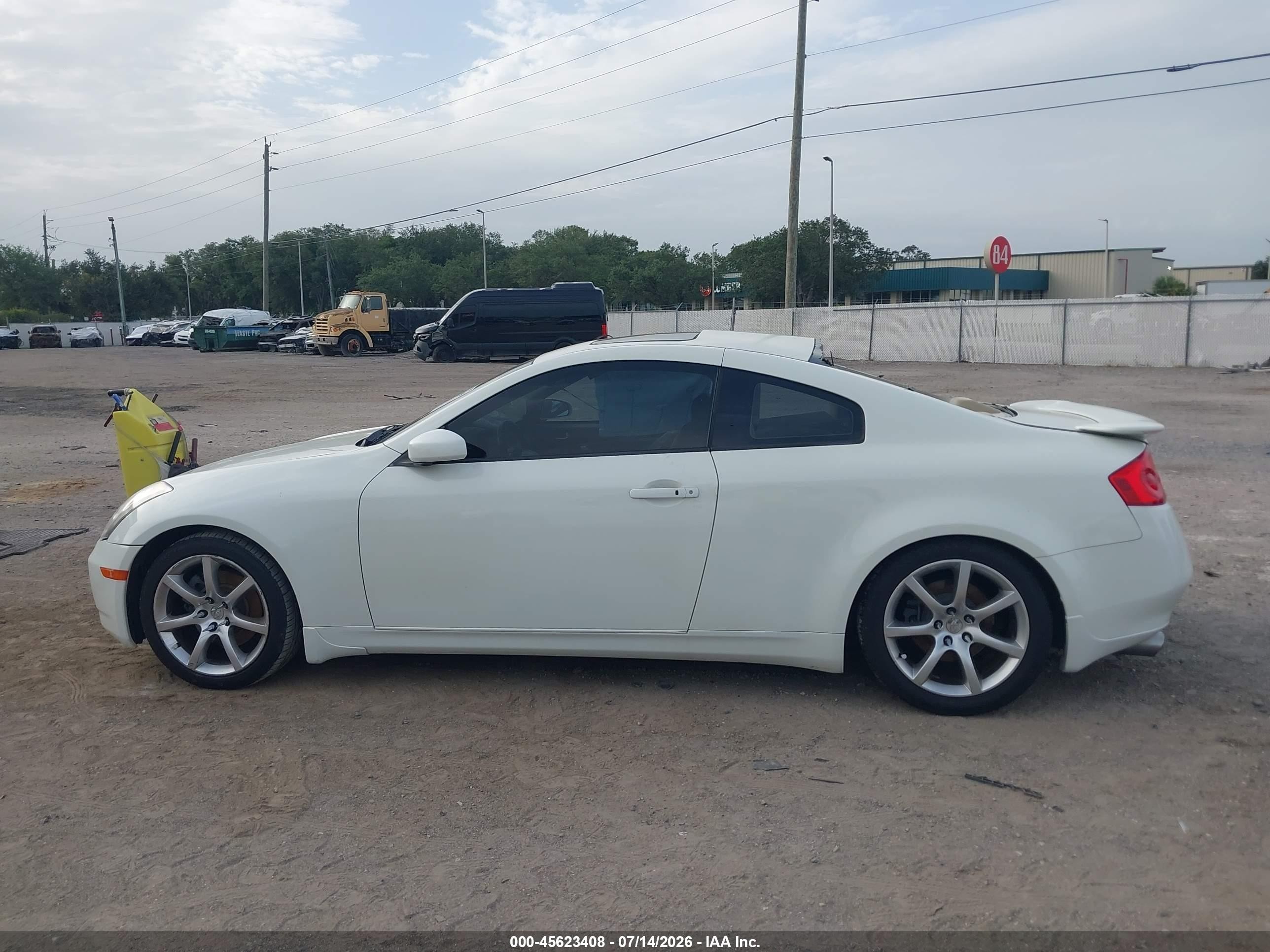2006 Infiniti G35   White vin: JNKCV54E56M718368