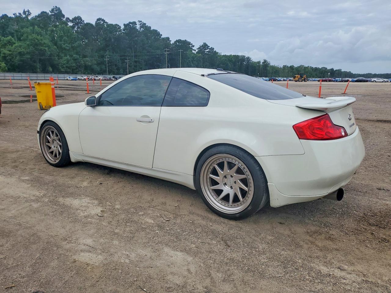 2005 Infiniti G35 Base White vin: JNKCV54E85M419892