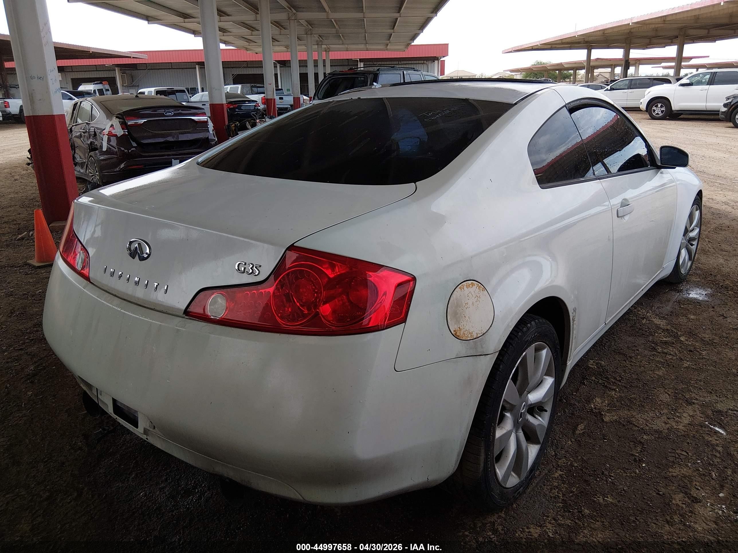 2005 Infiniti G35   Белый vin: JNKCV54E85M423781