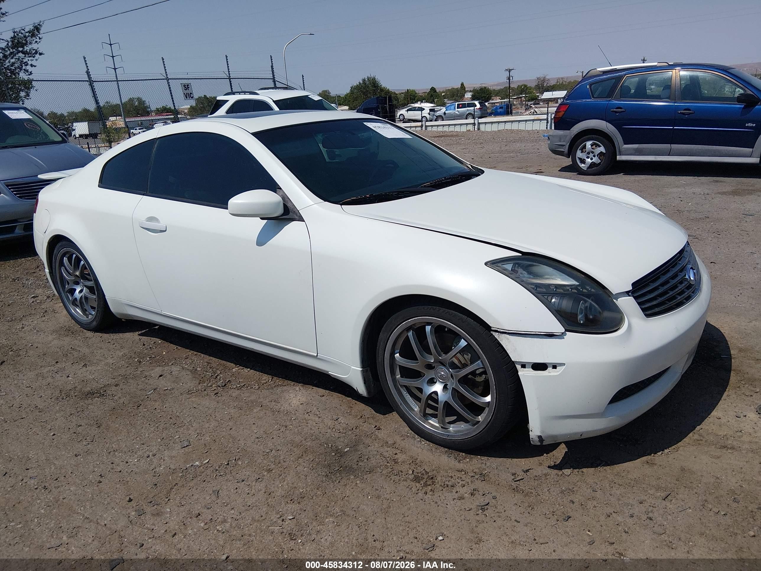 2005 Infiniti G35   White vin: JNKCV54EX5M412104