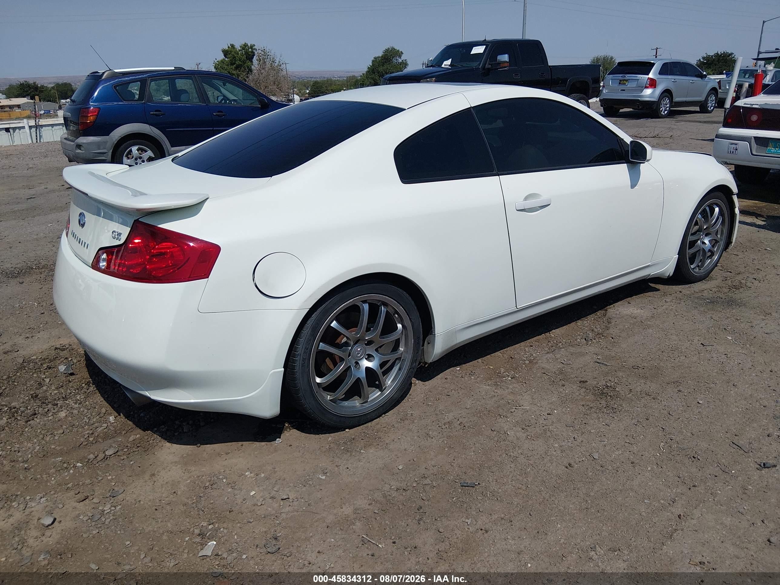2005 Infiniti G35   White vin: JNKCV54EX5M412104