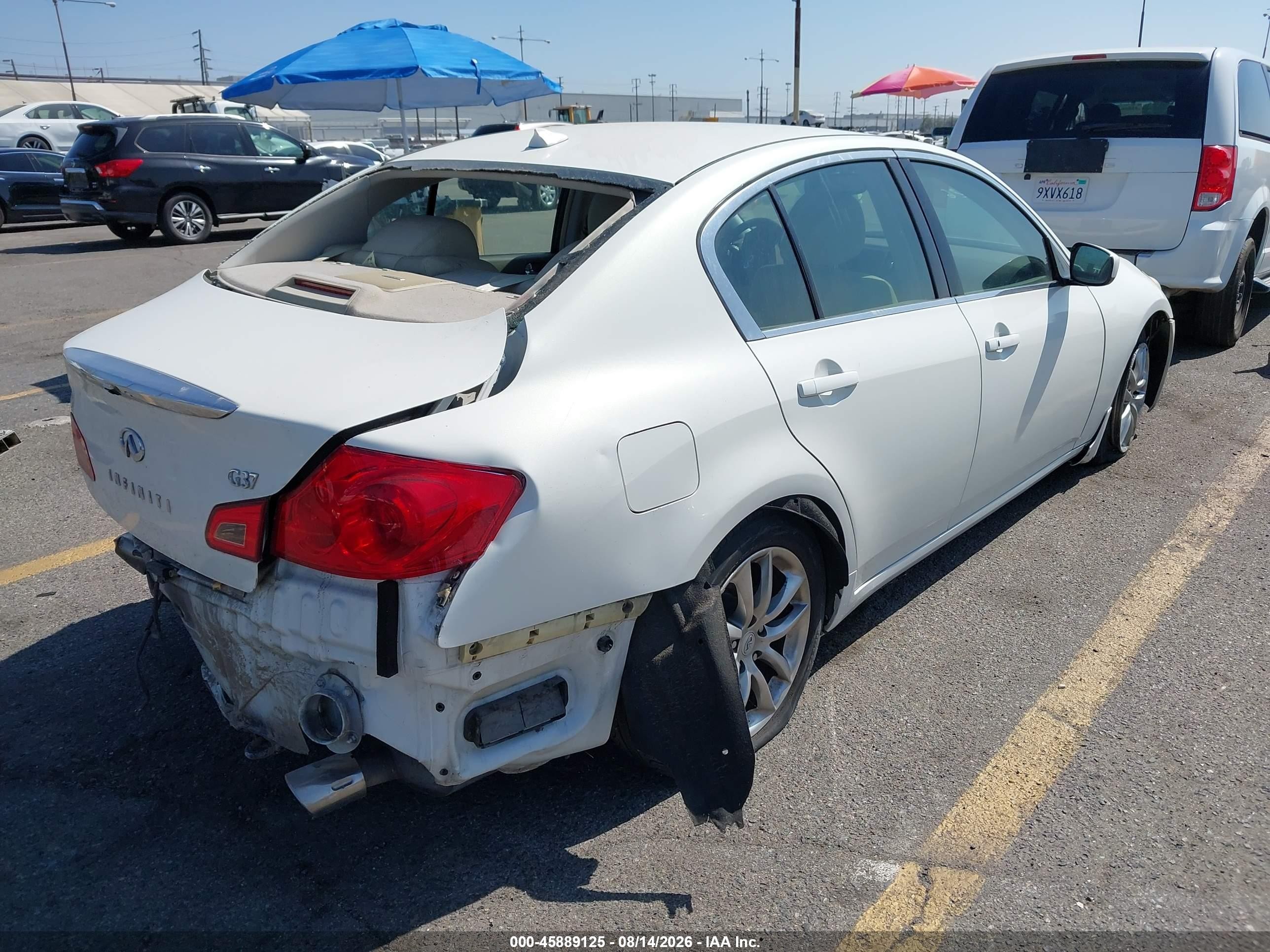 2009 Infiniti G37 Journey White vin: JNKCV61E09M013704