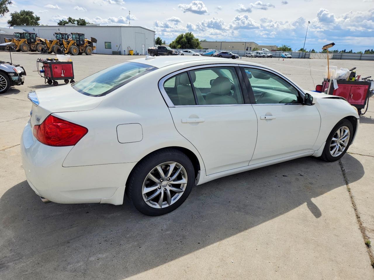 2009 Infiniti G37 Sedan Base White vin: JNKCV61E09M013945