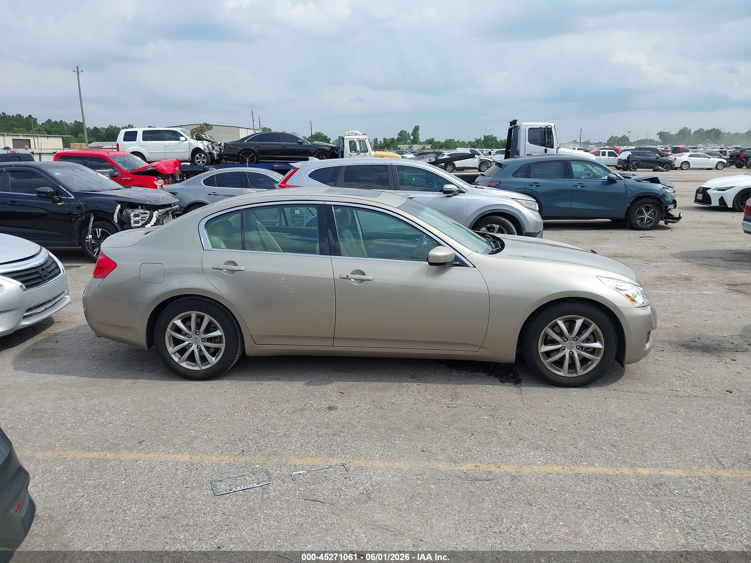 2009 Infiniti G37 Journey Золотой vin: JNKCV61E19M012464