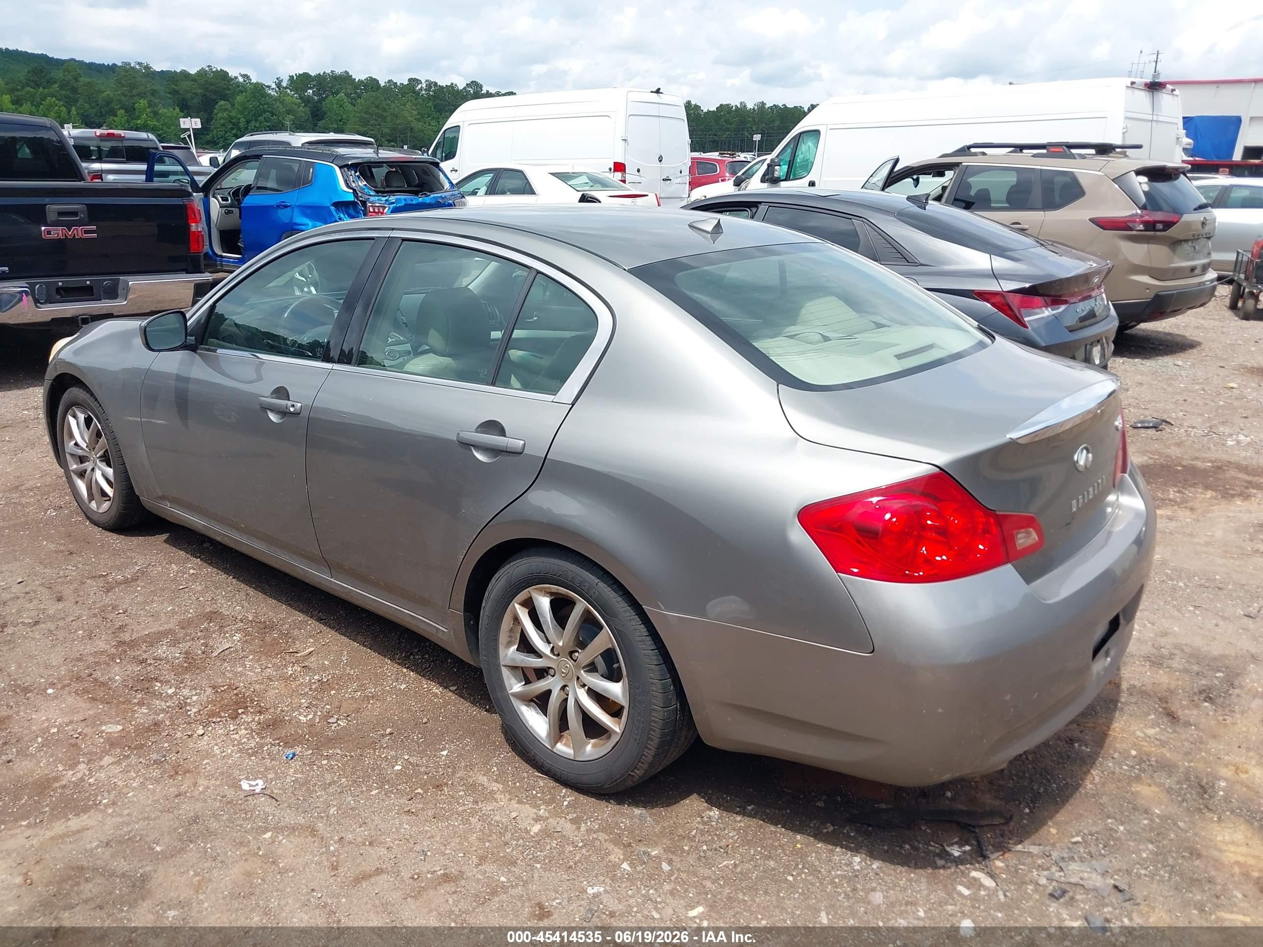 2009 Infiniti G37 Journey Silver vin: JNKCV61E19M015042