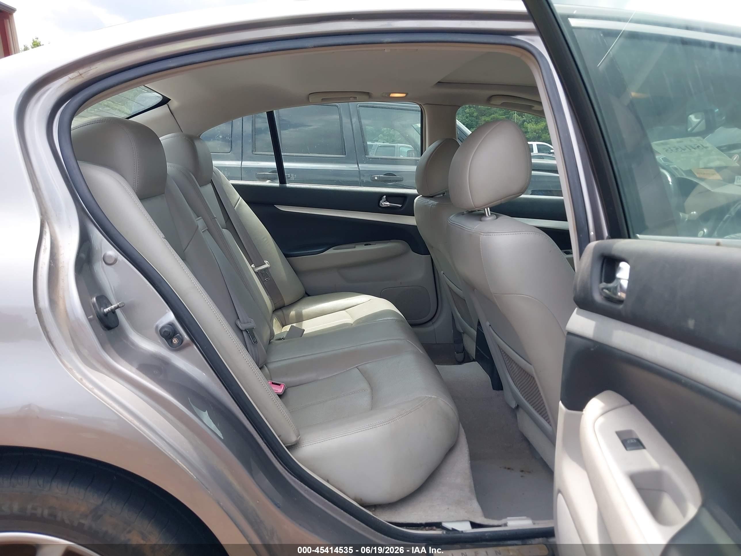 2009 Infiniti G37 Journey Silver vin: JNKCV61E19M015042