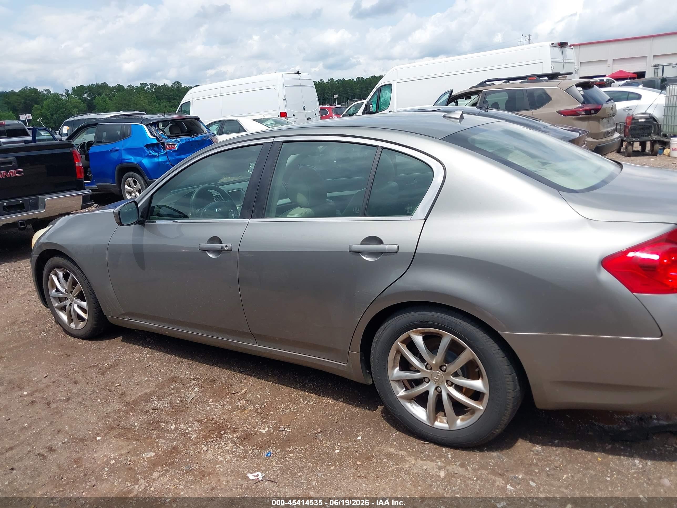 2009 Infiniti G37 Journey Silver vin: JNKCV61E19M015042