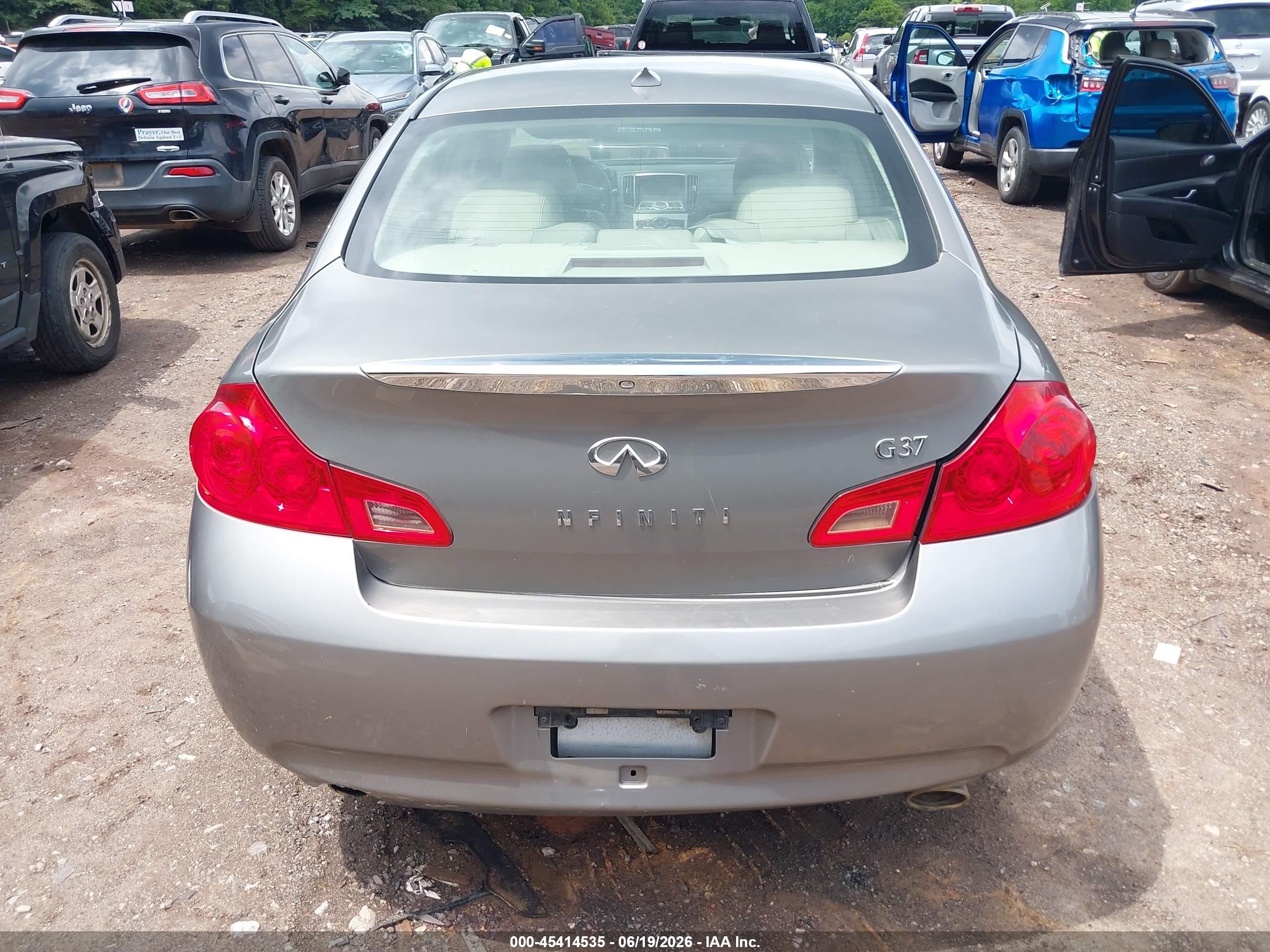 2009 Infiniti G37 Journey Silver vin: JNKCV61E19M015042