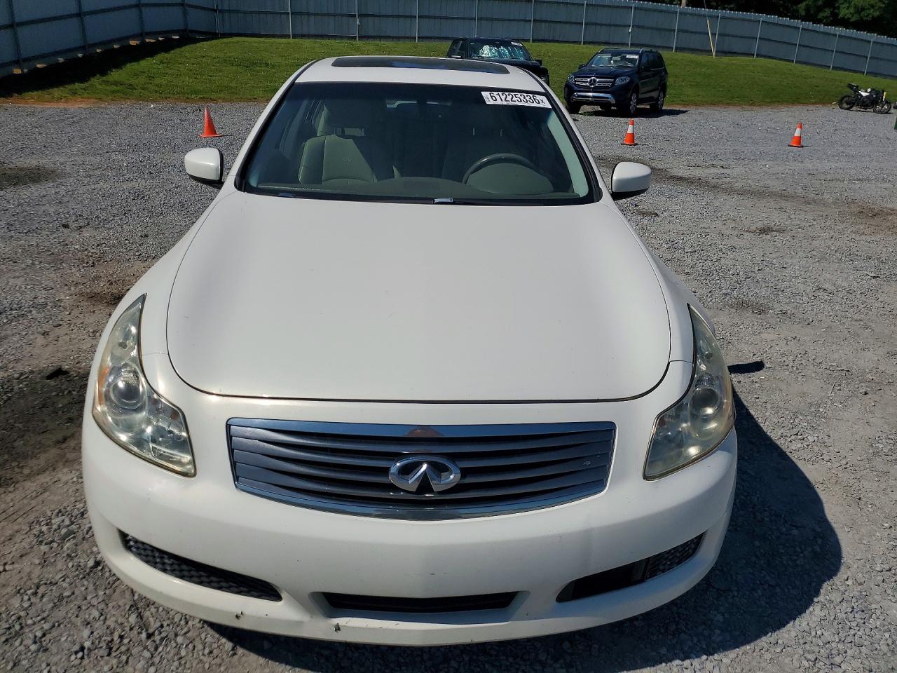 2009 Infiniti G37 Sedan Base White vin: JNKCV61E39M014331
