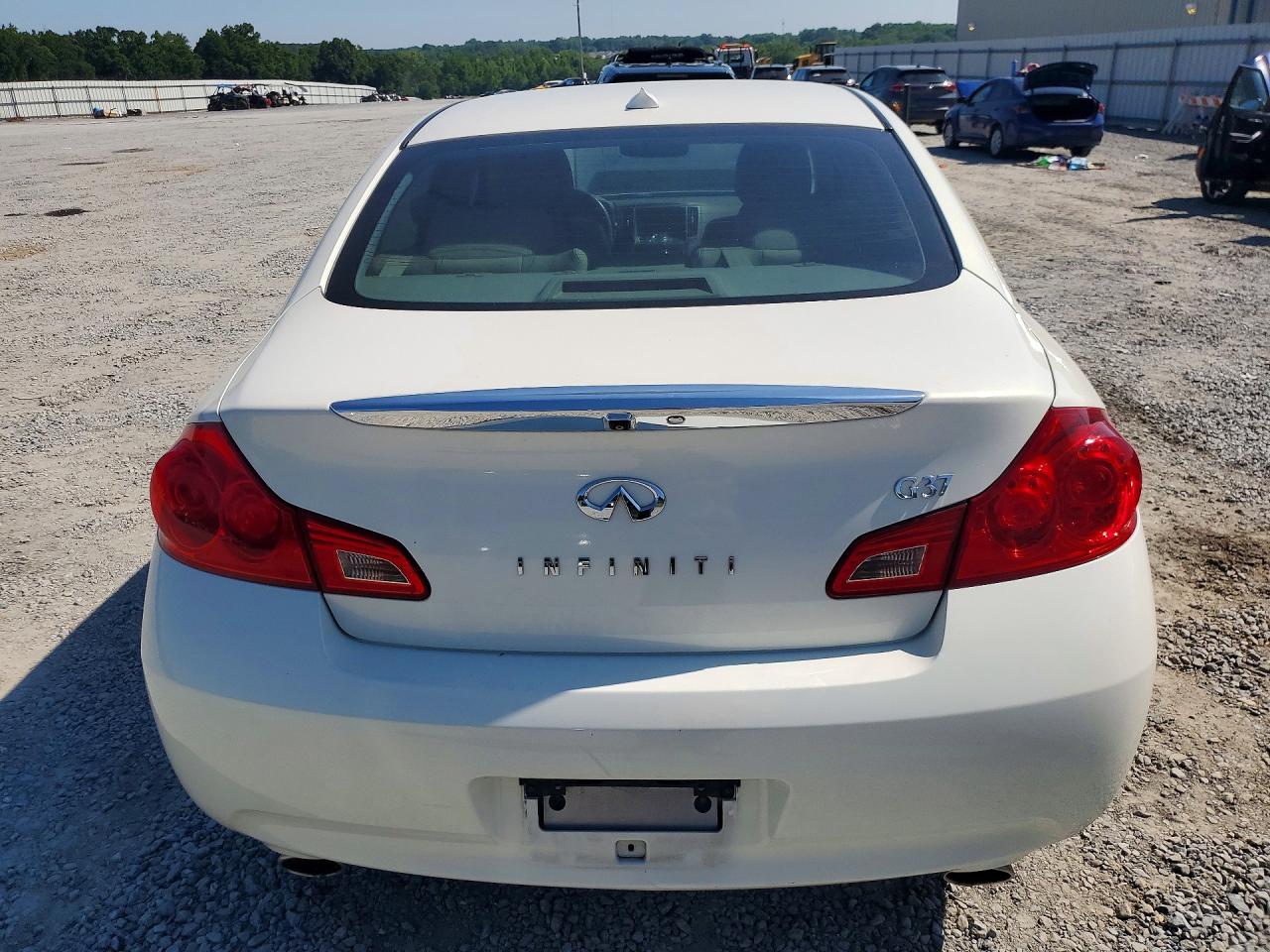 2009 Infiniti G37 Sedan Base White vin: JNKCV61E39M014331