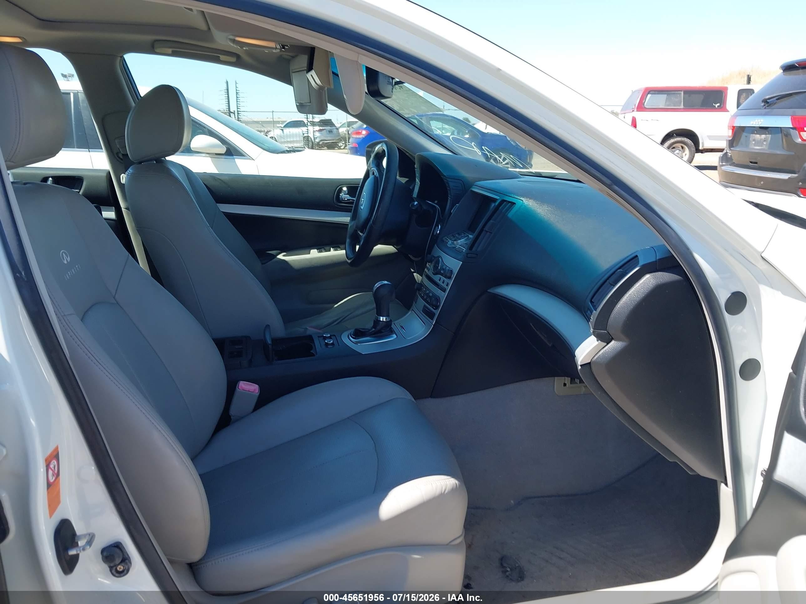 2009 Infiniti G37 Journey White vin: JNKCV61E39M310255