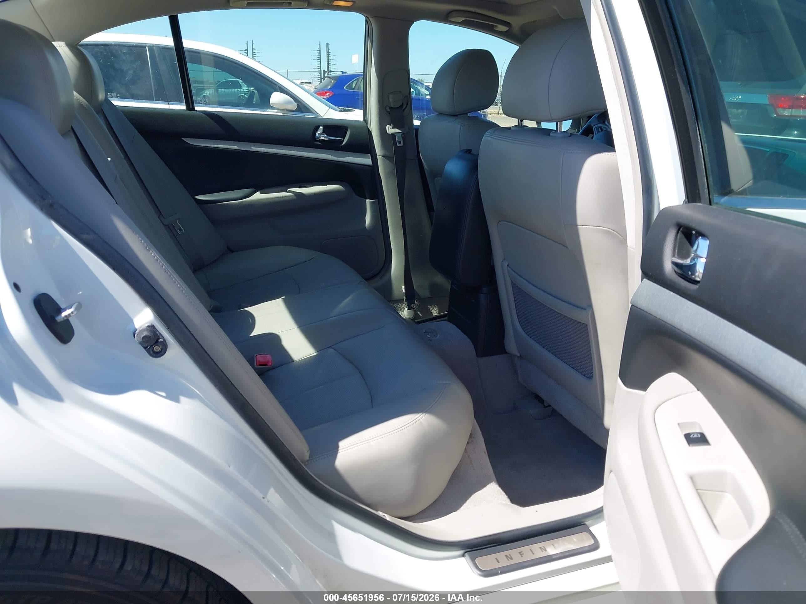2009 Infiniti G37 Journey White vin: JNKCV61E39M310255