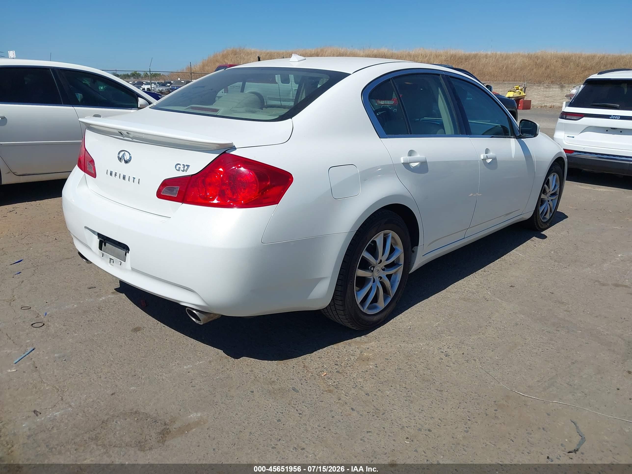 2009 Infiniti G37 Journey White vin: JNKCV61E39M310255