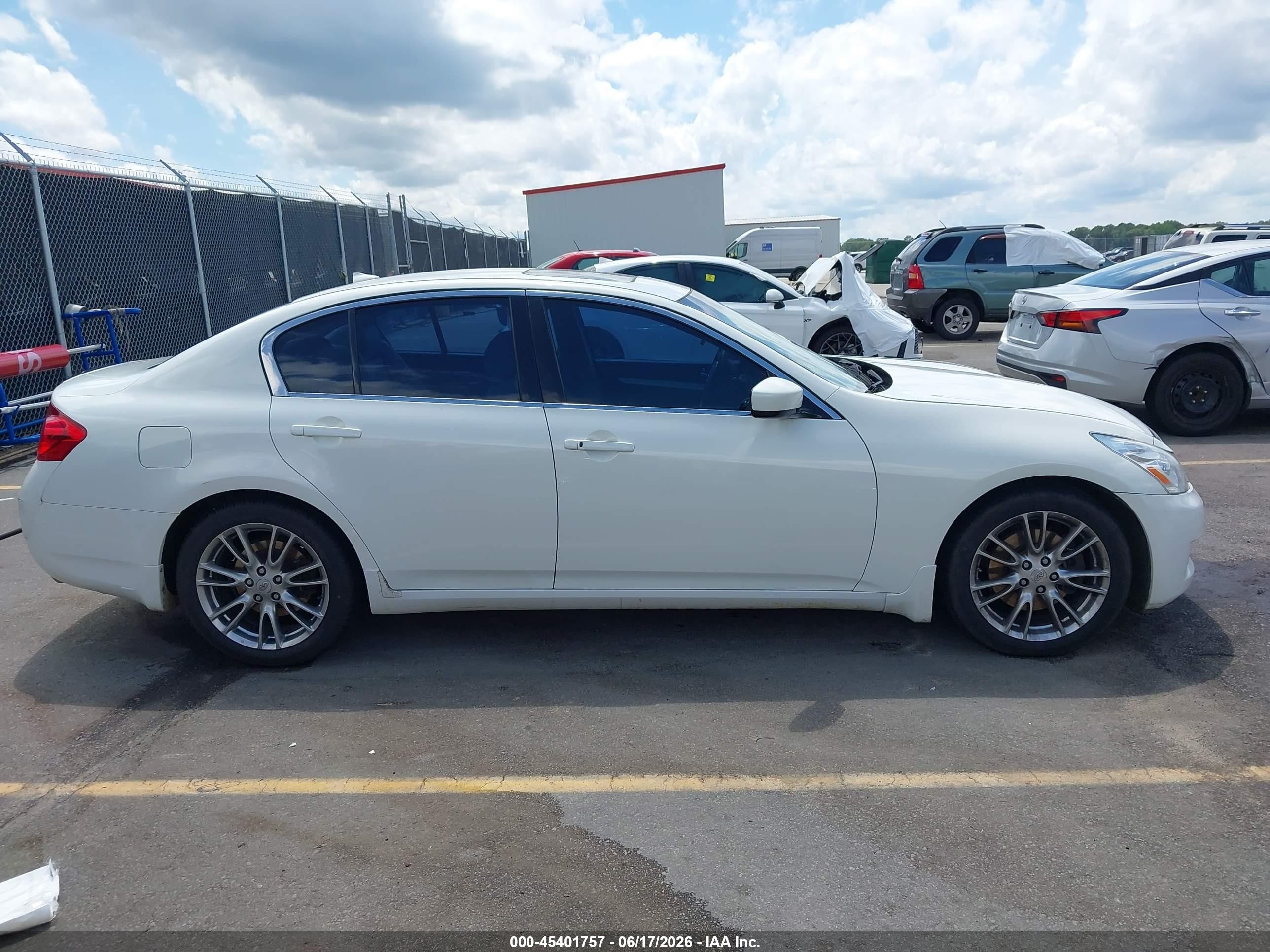 2009 Infiniti G37 Journey White vin: JNKCV61E89M303866