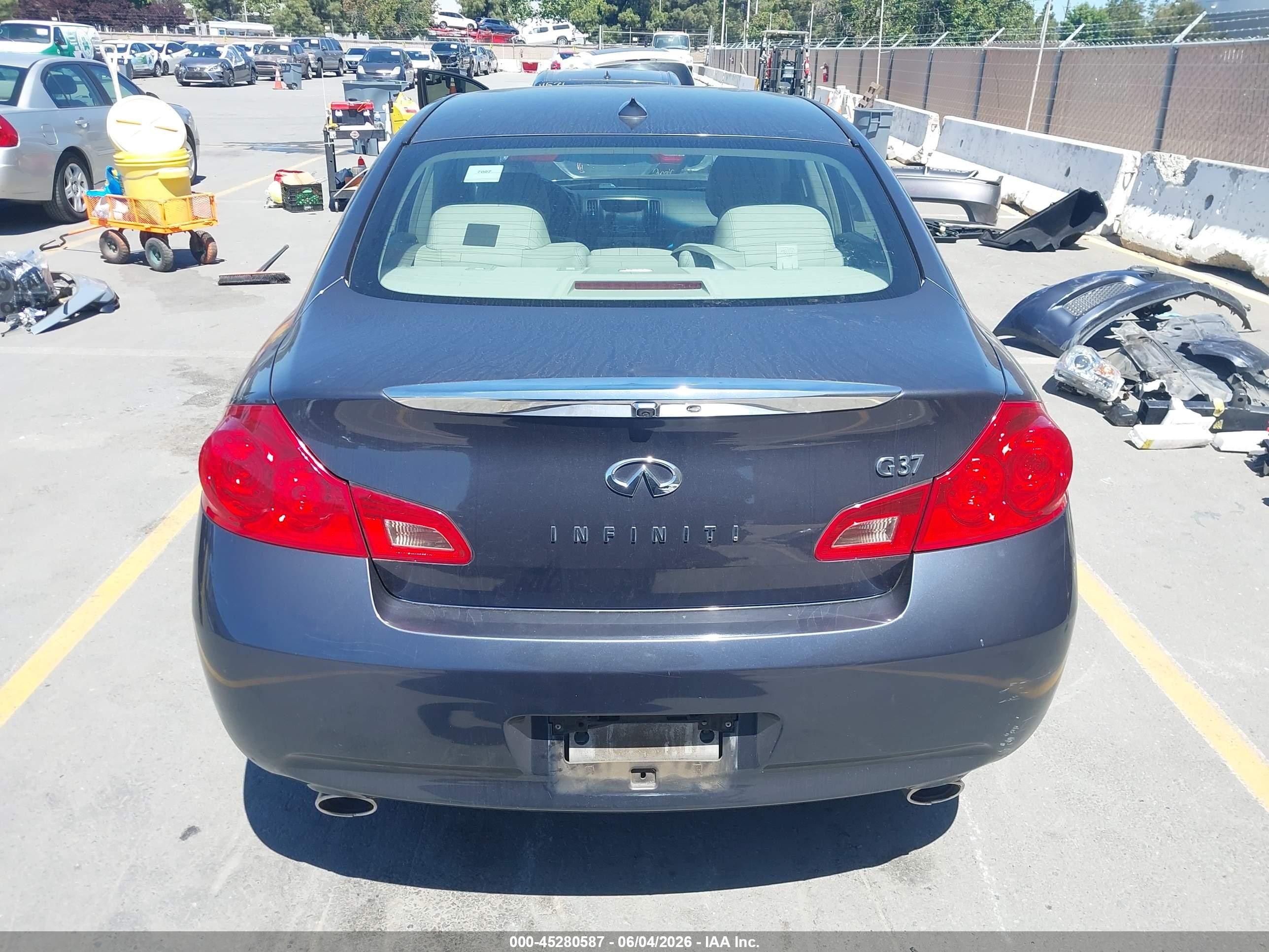 2009 Infiniti G37 Journey Gray vin: JNKCV61E99M306579