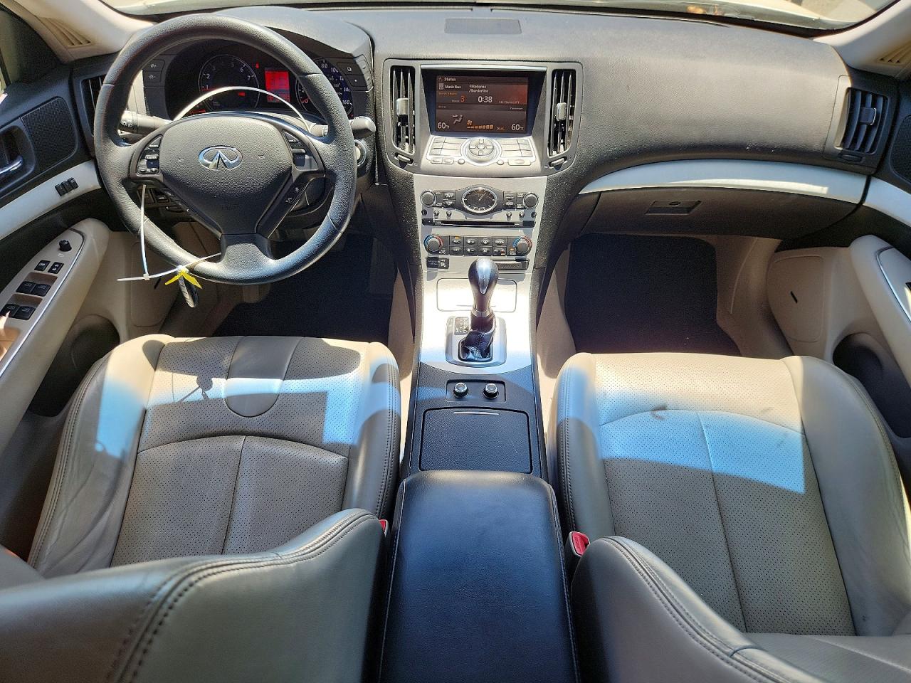2009 Infiniti G37 Sedan Base White vin: JNKCV61EX9M011653