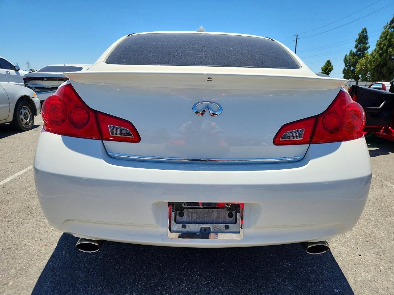 2009 Infiniti G37 Sedan Base White vin: JNKCV61EX9M011653