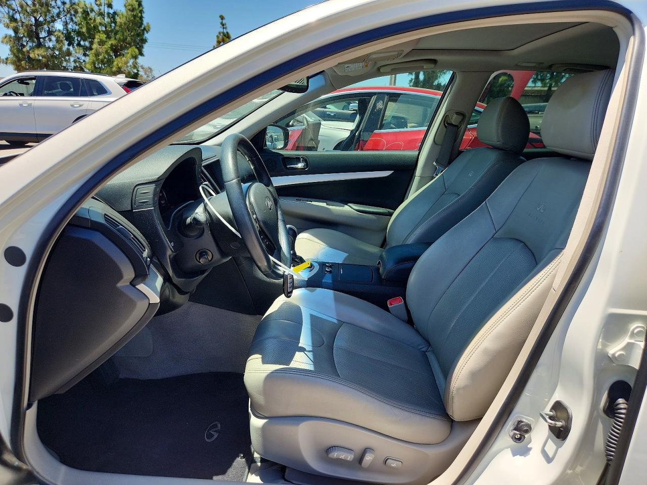 2009 Infiniti G37 Sedan Base White vin: JNKCV61EX9M011653