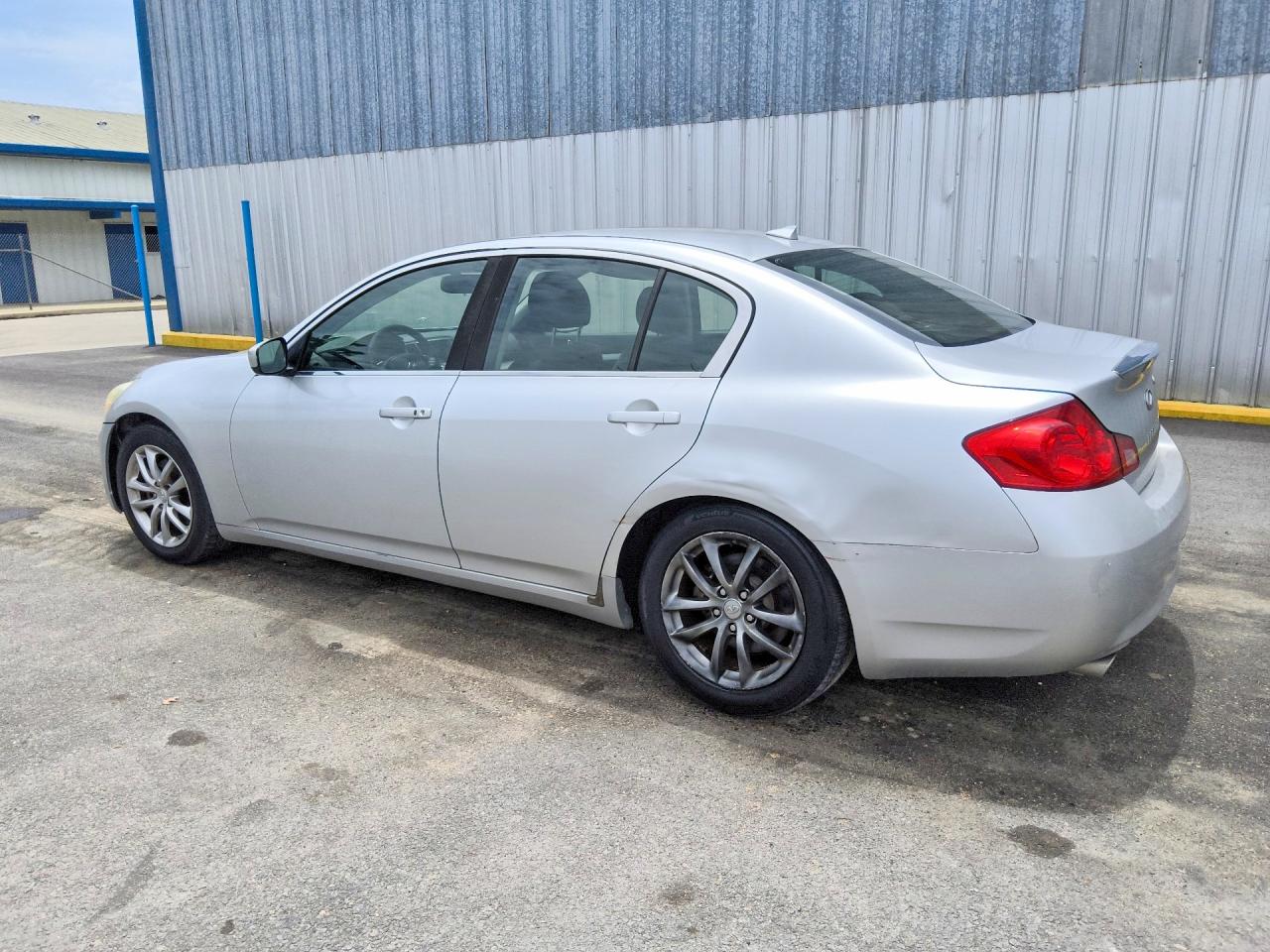 2009 Infiniti G37 Base/journey/sport Silver vin: JNKCV61EX9M011927