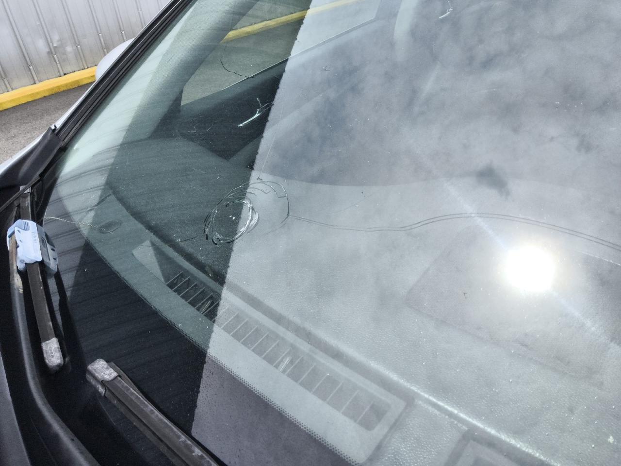 2009 Infiniti G37 Base/journey/sport Silver vin: JNKCV61EX9M011927 Damage: Windshield, Broken, Replacement Required