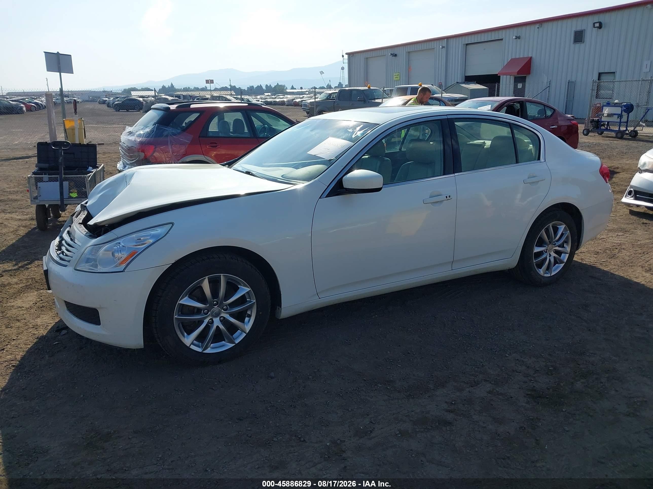 2009 Infiniti G37x   White vin: JNKCV61F09M362631
