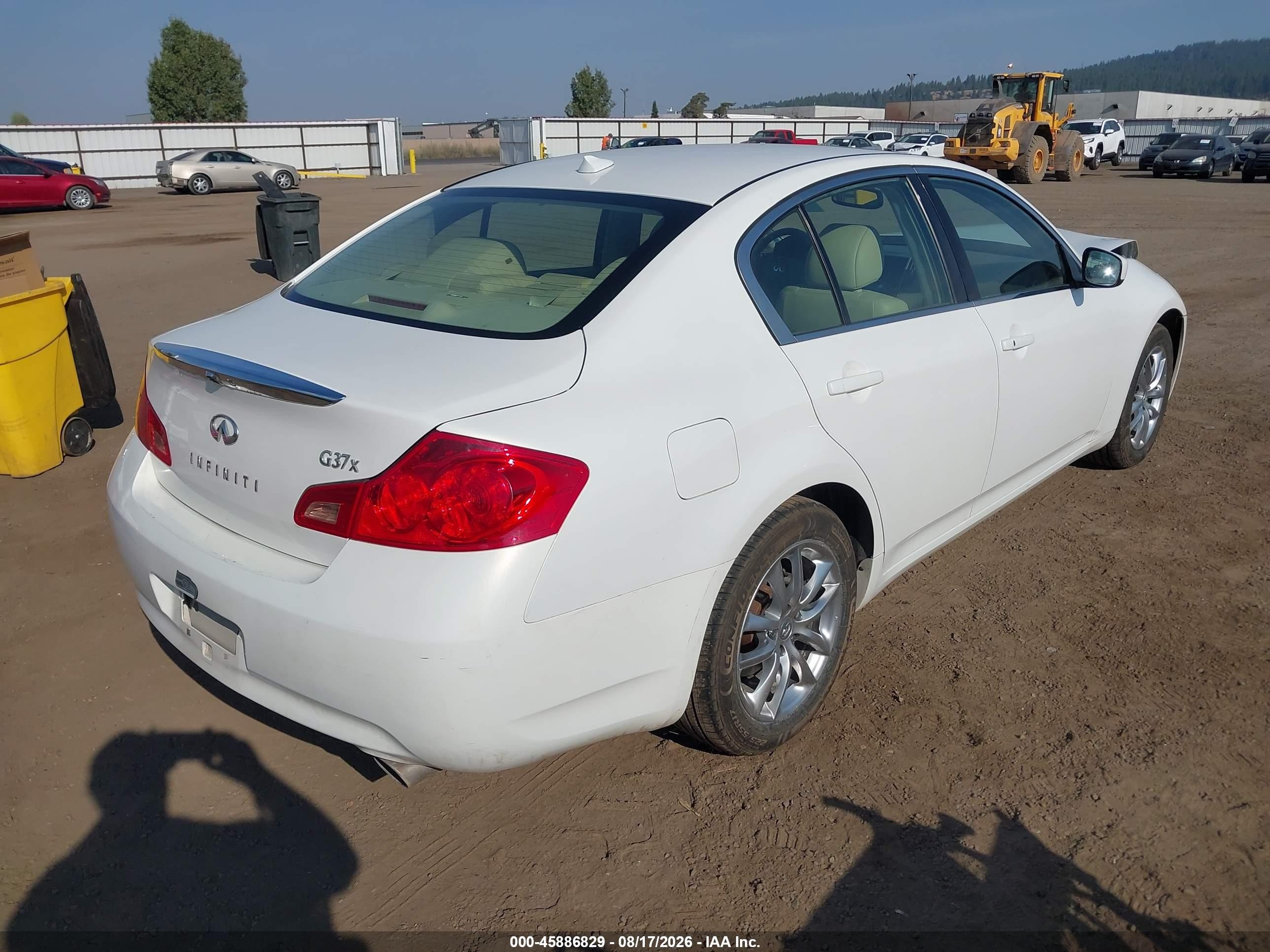 2009 Infiniti G37x   White vin: JNKCV61F09M362631