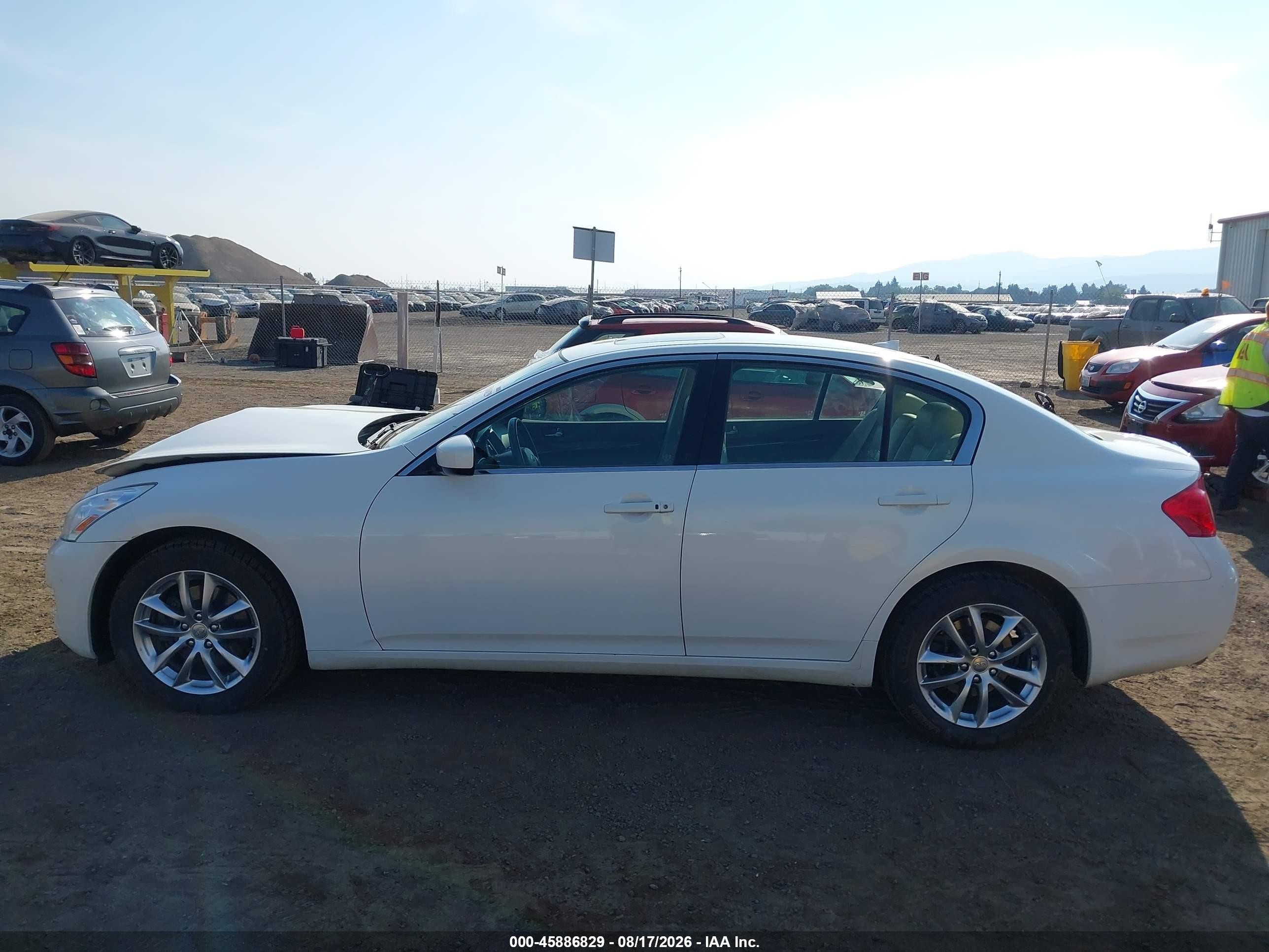 2009 Infiniti G37x   White vin: JNKCV61F09M362631