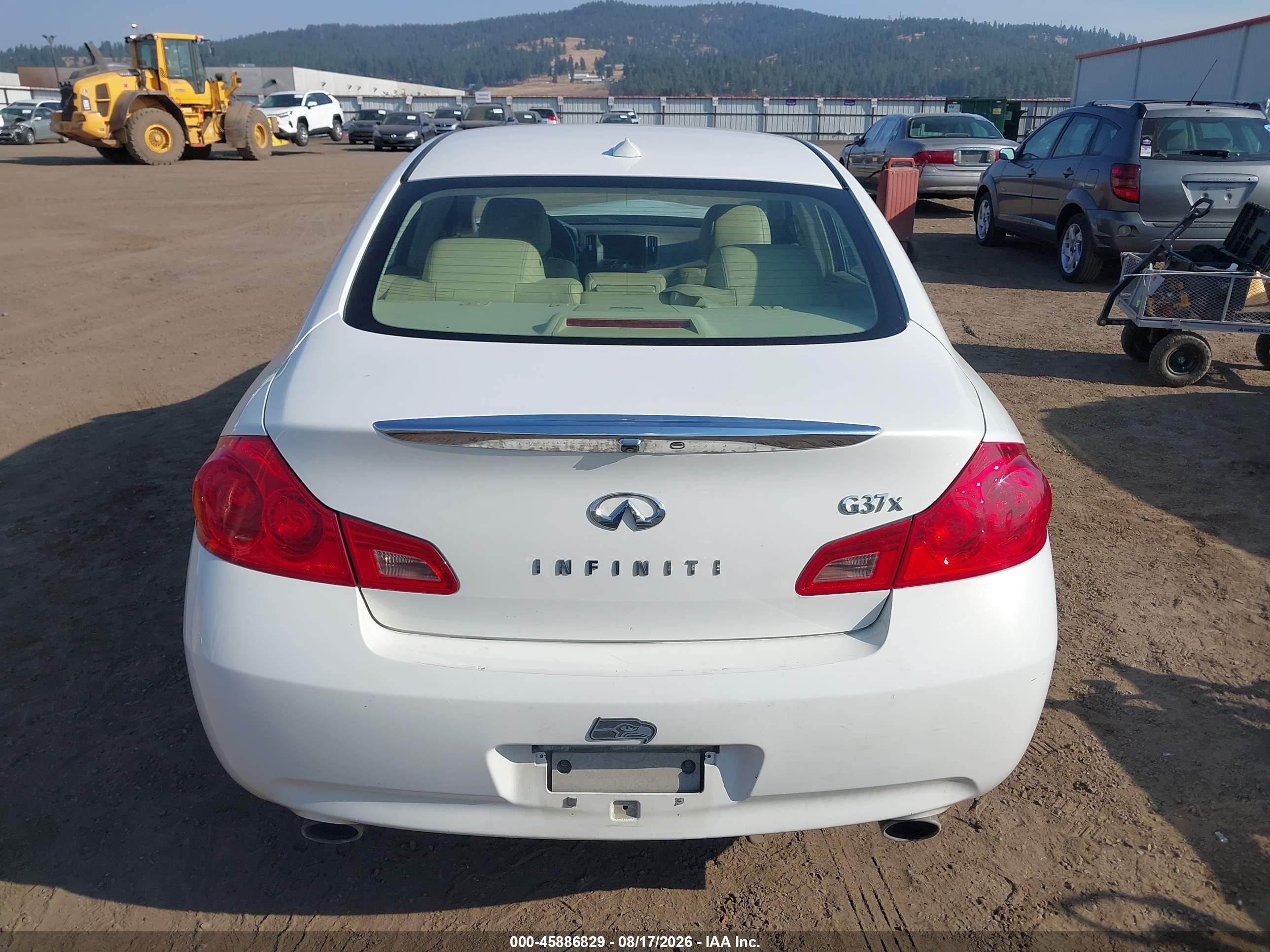 2009 Infiniti G37x   White vin: JNKCV61F09M362631