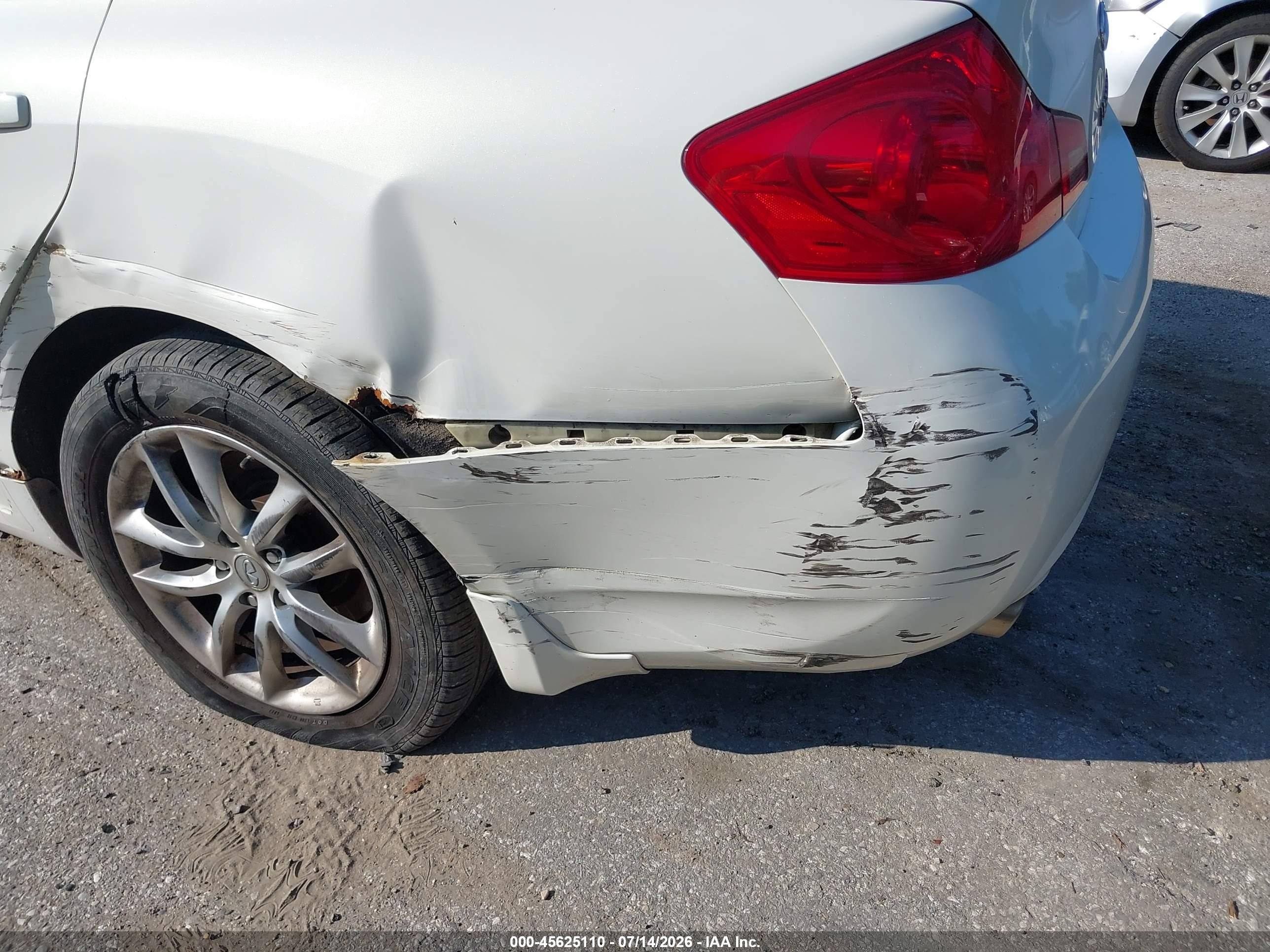 2009 Infiniti G37x   White vin: JNKCV61F19M351377