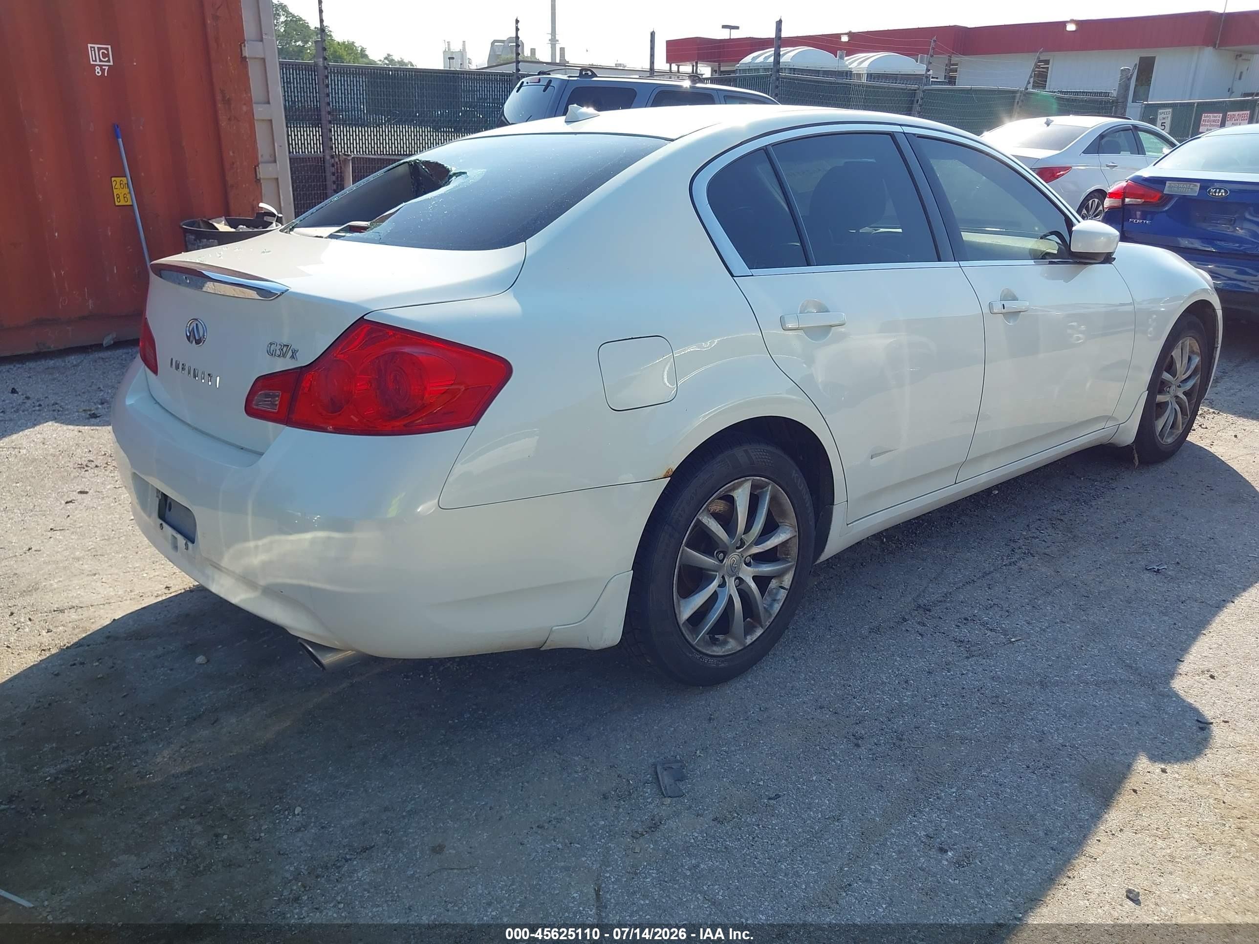 2009 Infiniti G37x   White vin: JNKCV61F19M351377