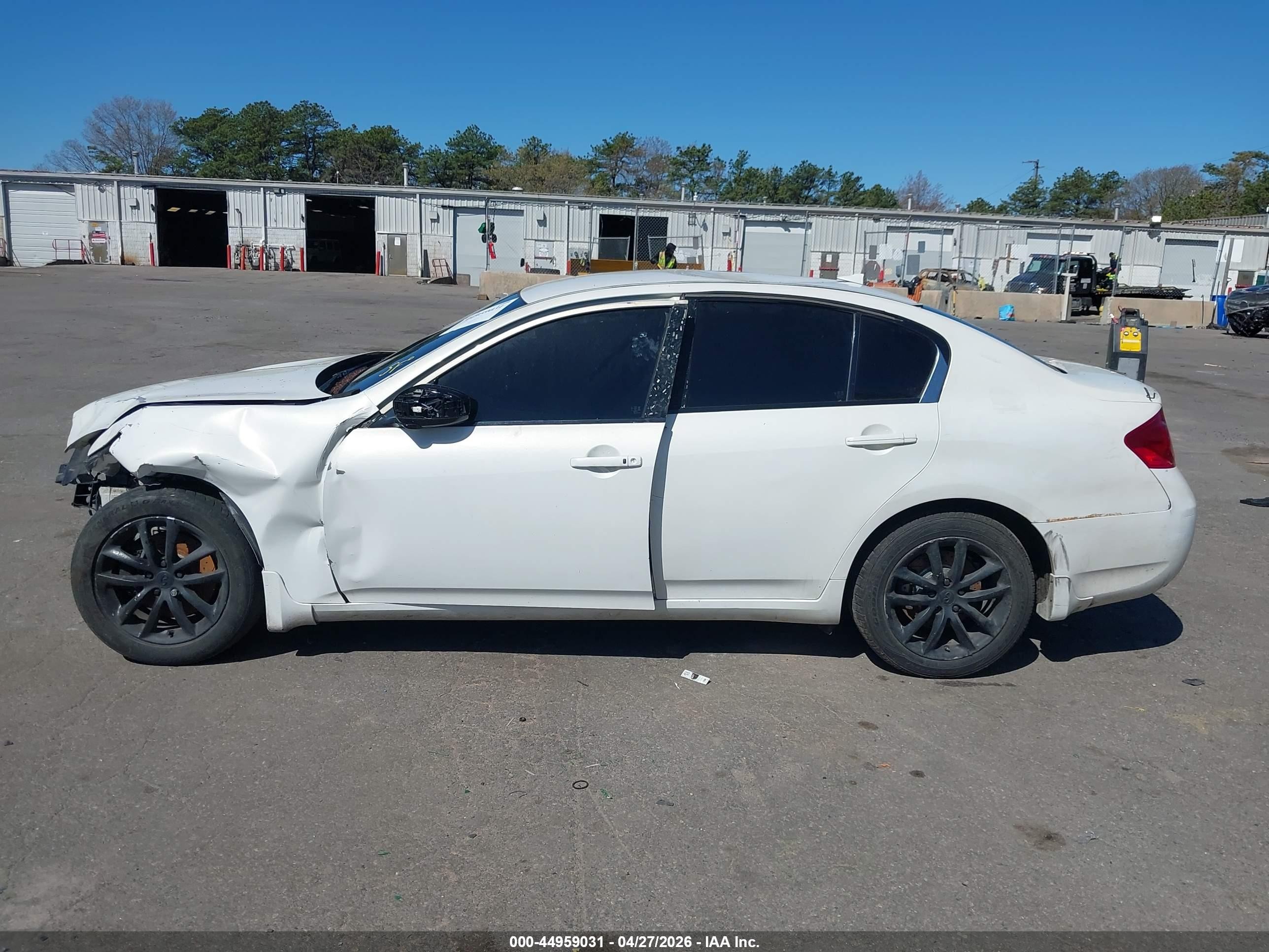 2009 Infiniti G37x   White vin: JNKCV61F49M050375